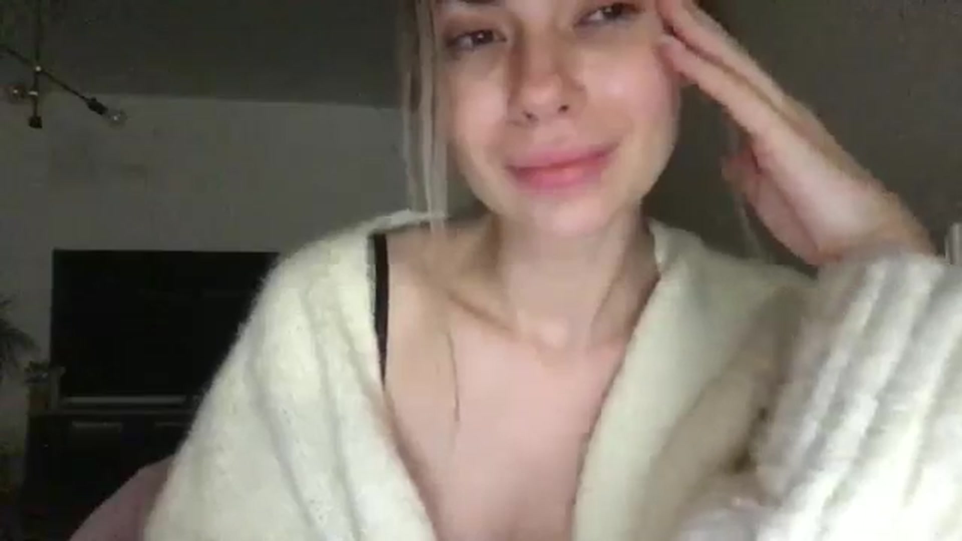 Gallery image thumbnail from neverinmylife's myfreecams stream on, 12/08/2024, 18:15 image 18 of 20