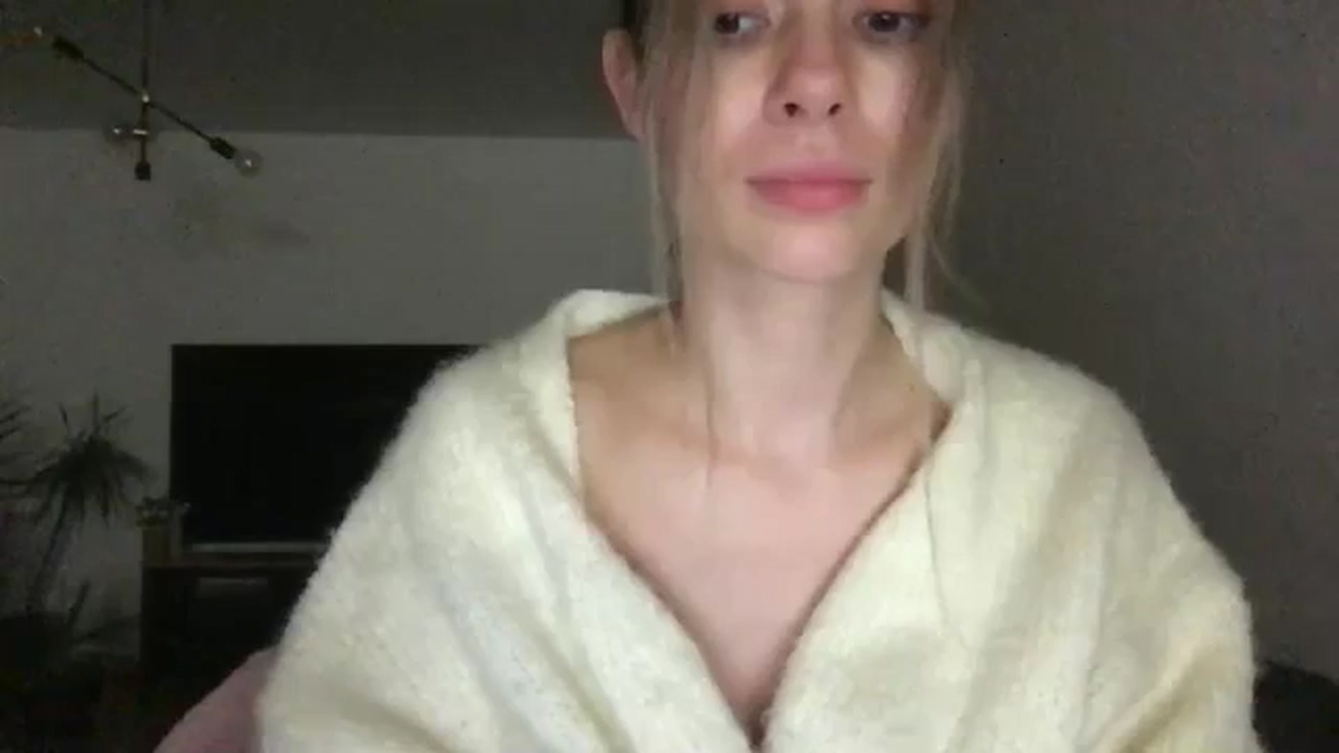 Gallery image thumbnail from neverinmylife's myfreecams stream on, 12/08/2024, 18:15 image 8 of 20