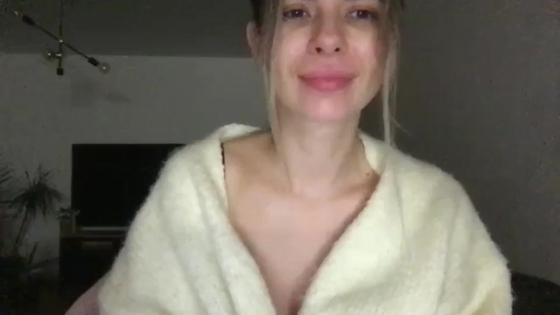 Gallery image thumbnail from neverinmylife's myfreecams stream on, 12/08/2024, 18:15 image 15 of 20