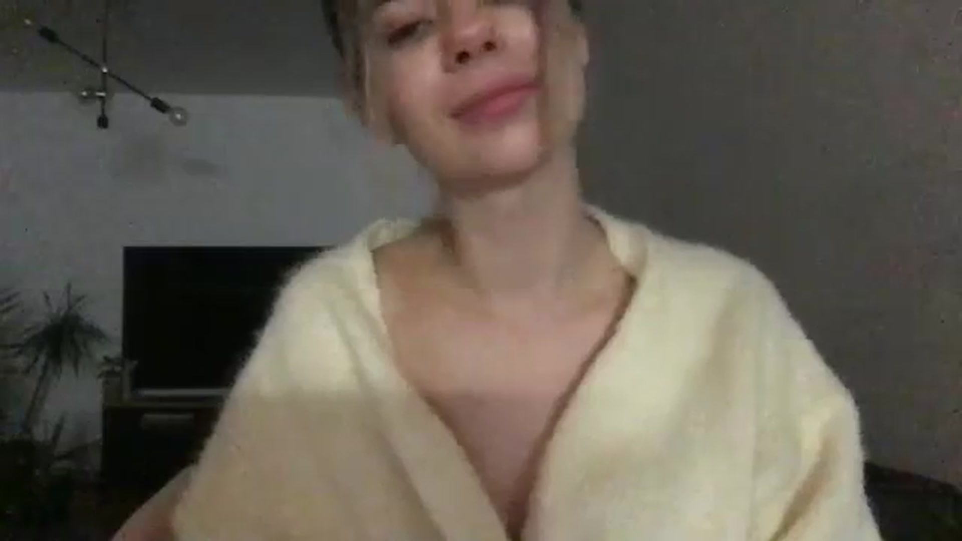 Gallery image thumbnail from neverinmylife's myfreecams stream on, 12/08/2024, 18:15 image 14 of 20