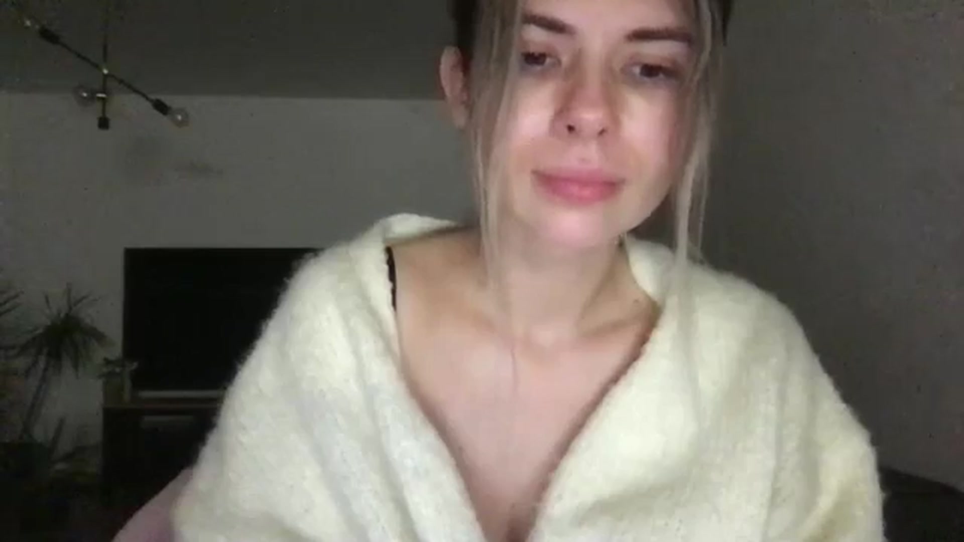 Gallery image thumbnail from neverinmylife's myfreecams stream on, 12/08/2024, 18:15 image 16 of 20