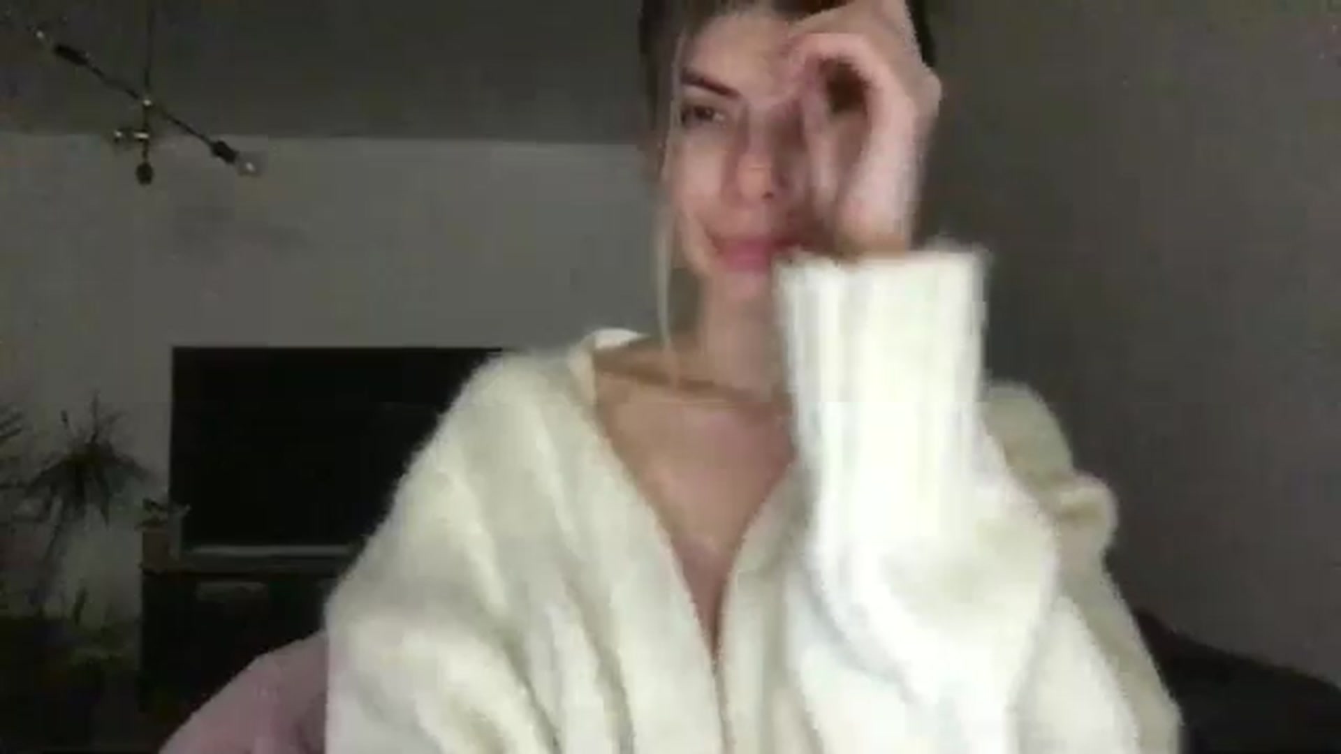 Gallery image thumbnail from neverinmylife's myfreecams stream on, 12/08/2024, 18:15 image 10 of 20