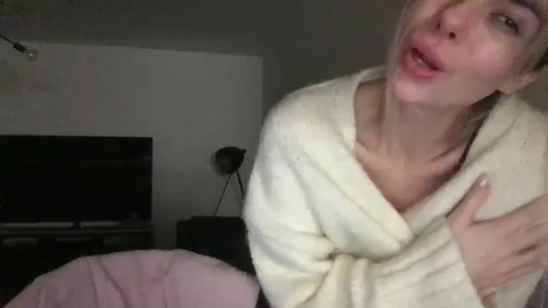 Gallery image thumbnail from neverinmylife's myfreecams stream on, 12/08/2024, 18:55 image 6 of 20