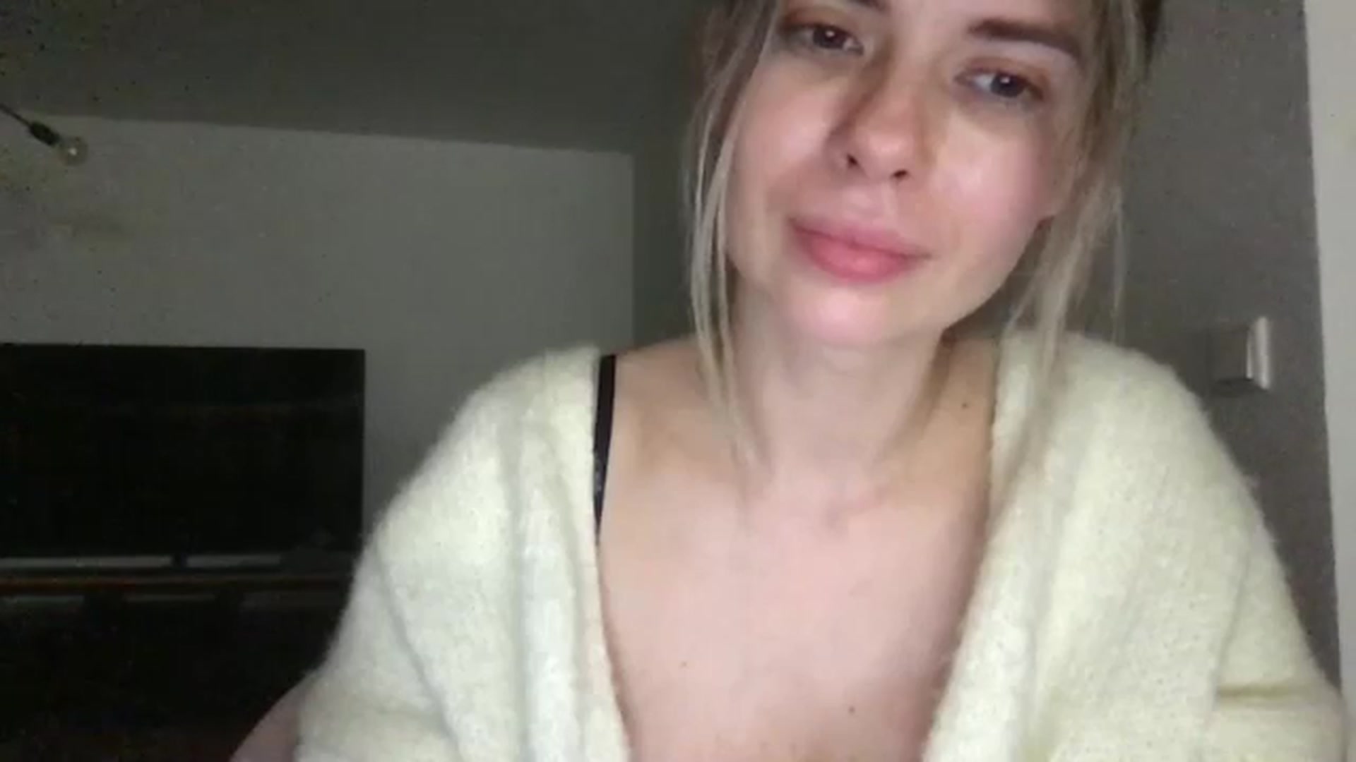 Gallery image thumbnail from neverinmylife's myfreecams stream on, 12/08/2024, 18:55 image 16 of 20