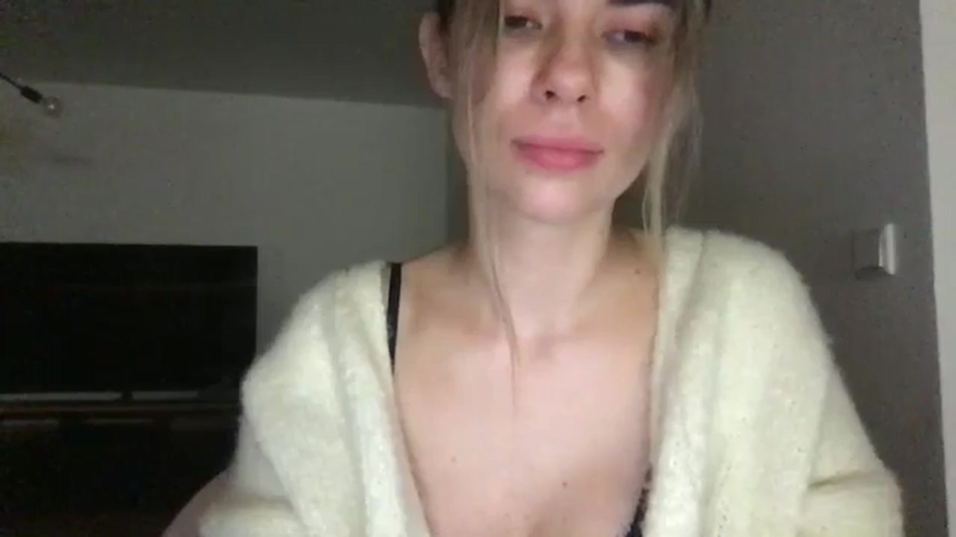 Gallery image thumbnail from neverinmylife's myfreecams stream on, 12/08/2024, 18:55 image 18 of 20