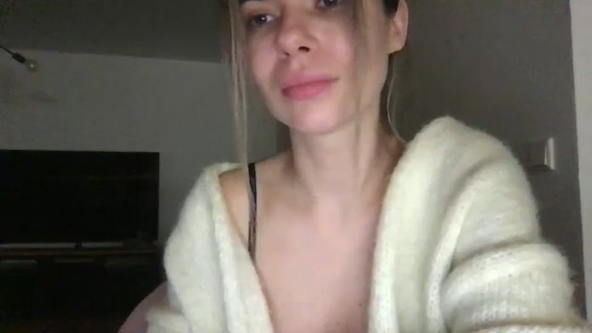 Gallery image thumbnail from neverinmylife's myfreecams stream on, 12/08/2024, 19:47 image 14 of 20