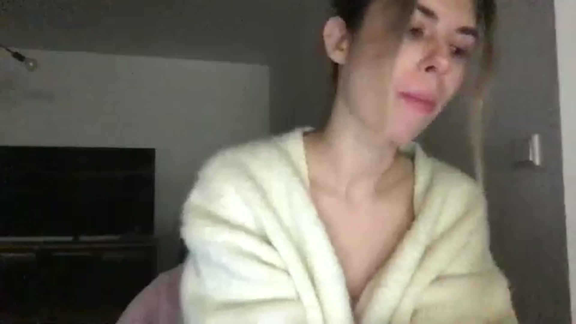 Gallery image thumbnail from neverinmylife's myfreecams stream on, 12/08/2024, 19:47 image 5 of 20