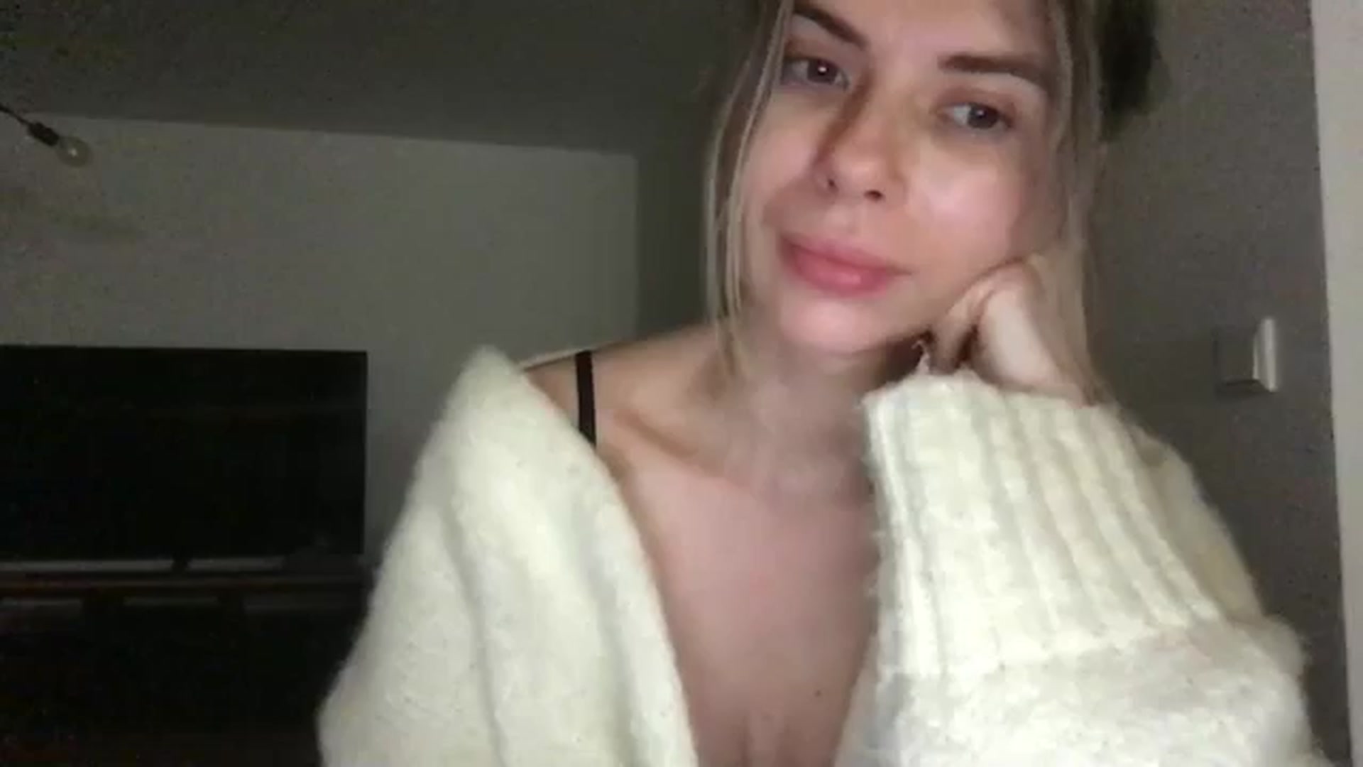 Gallery image thumbnail from neverinmylife's myfreecams stream on, 12/08/2024, 19:47 image 1 of 20