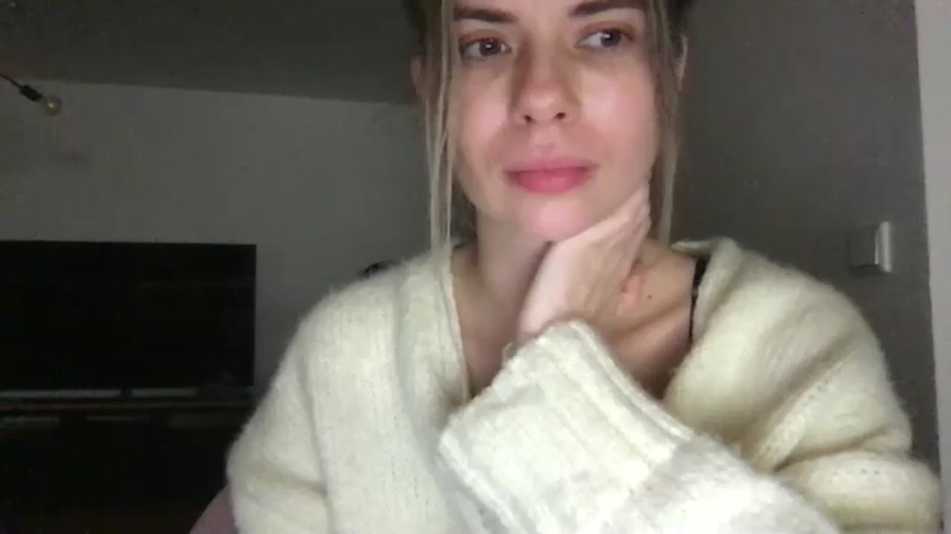 Gallery image thumbnail from neverinmylife's myfreecams stream on, 12/08/2024, 19:47 image 9 of 20