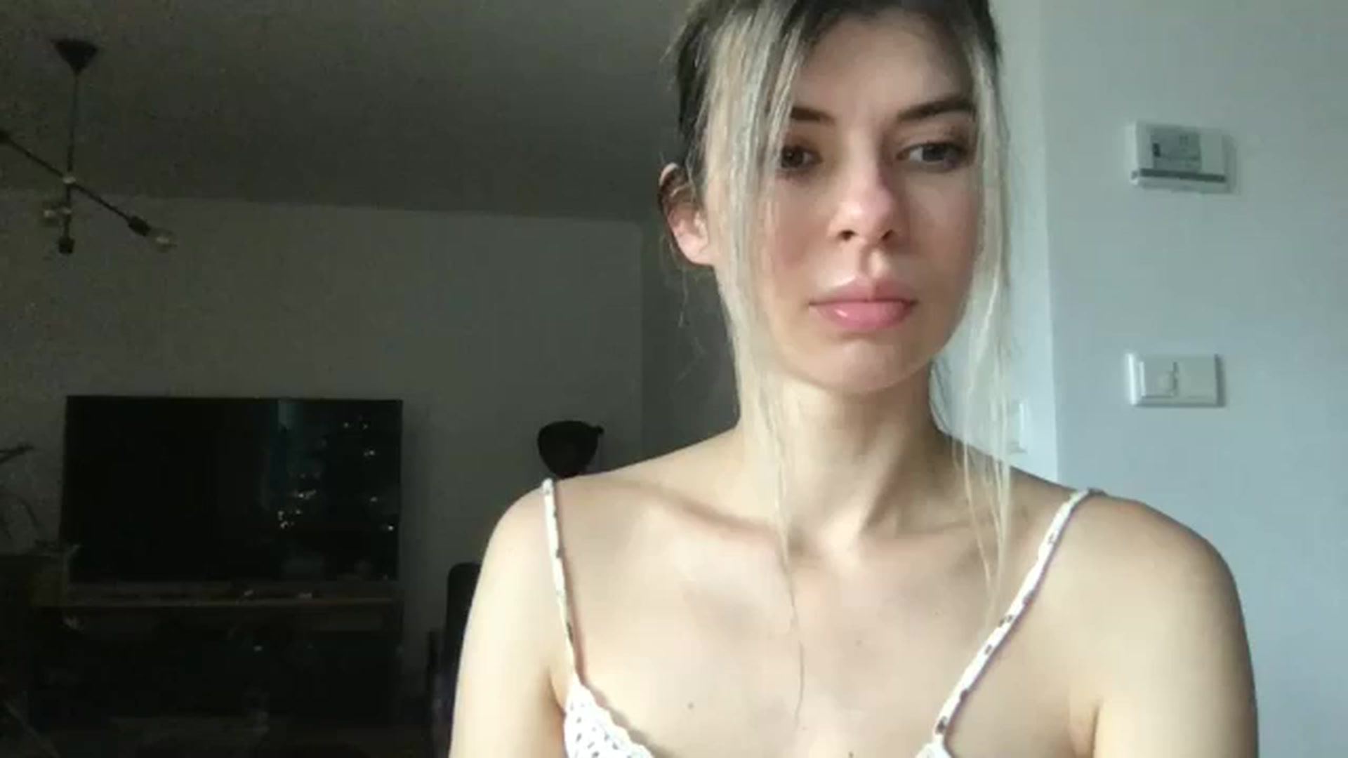 Gallery image thumbnail from neverinmylife's myfreecams stream on, 12/15/2024, 11:41 image 3 of 20
