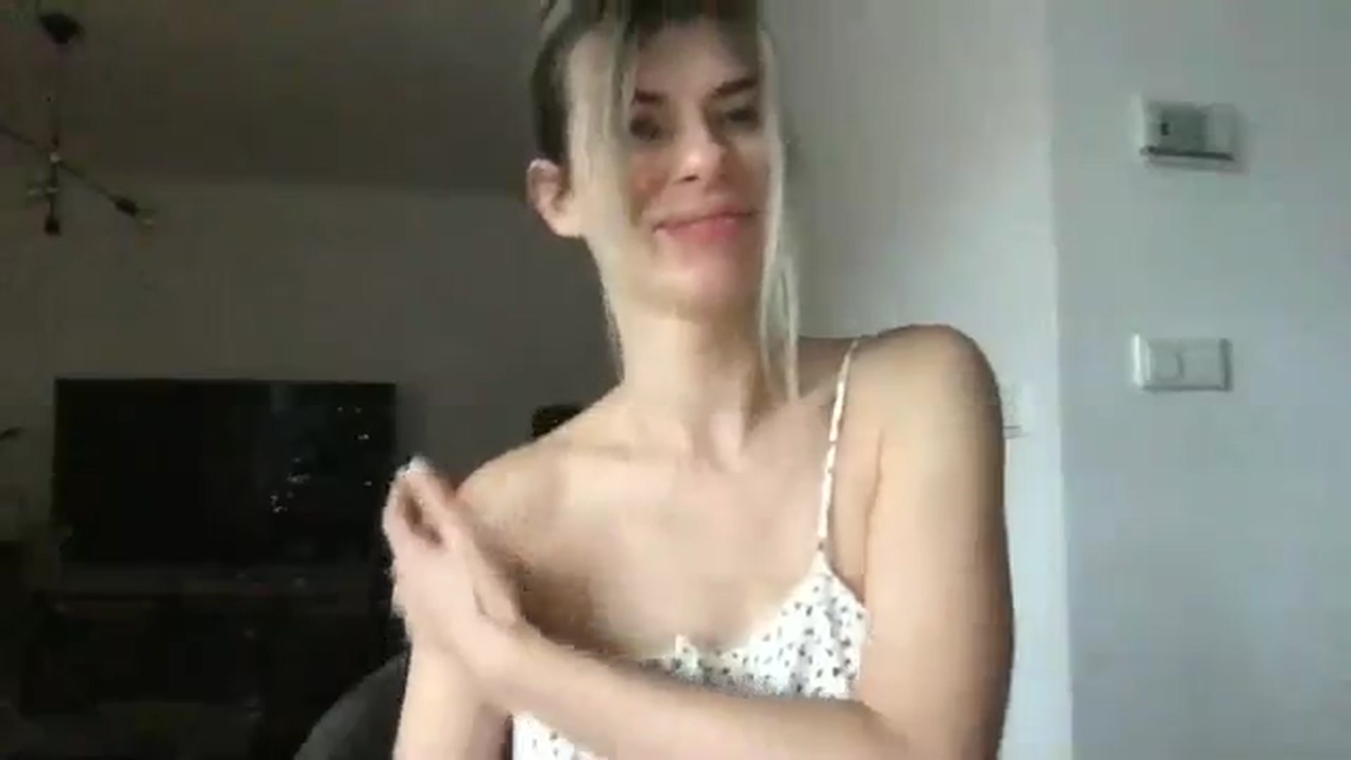 Gallery image thumbnail from neverinmylife's myfreecams stream on, 12/15/2024, 11:41 image 16 of 20