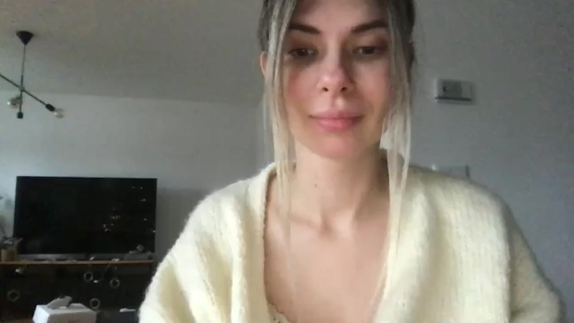 Gallery image thumbnail from neverinmylife's myfreecams stream on, 12/16/2024, 14:40 image 1 of 20
