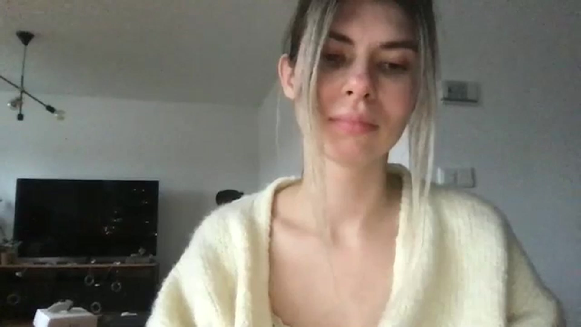 Gallery image thumbnail from neverinmylife's myfreecams stream on, 12/16/2024, 14:40 image 2 of 20