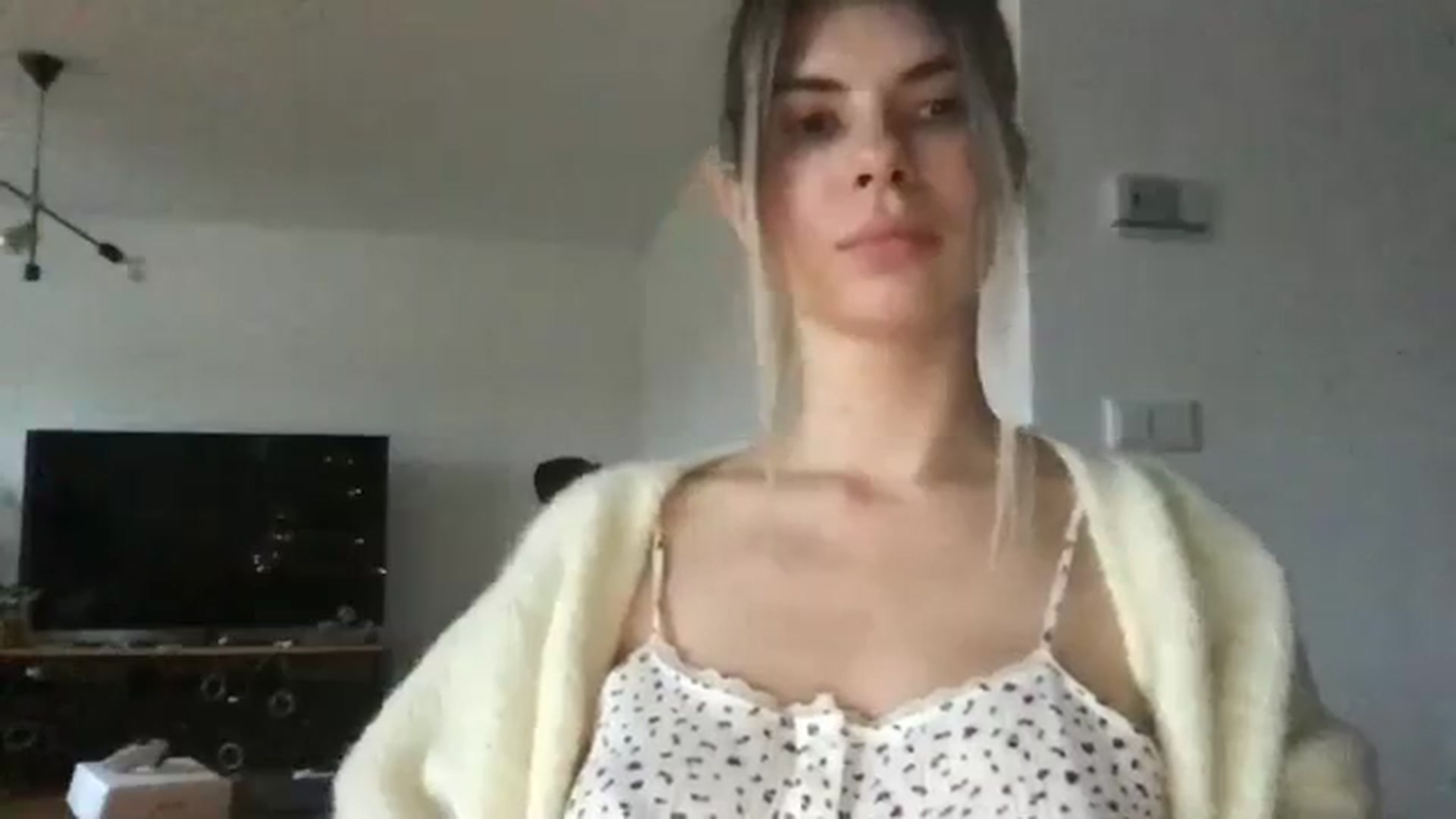 Gallery image thumbnail from neverinmylife's myfreecams stream on, 12/16/2024, 14:40 image 10 of 20