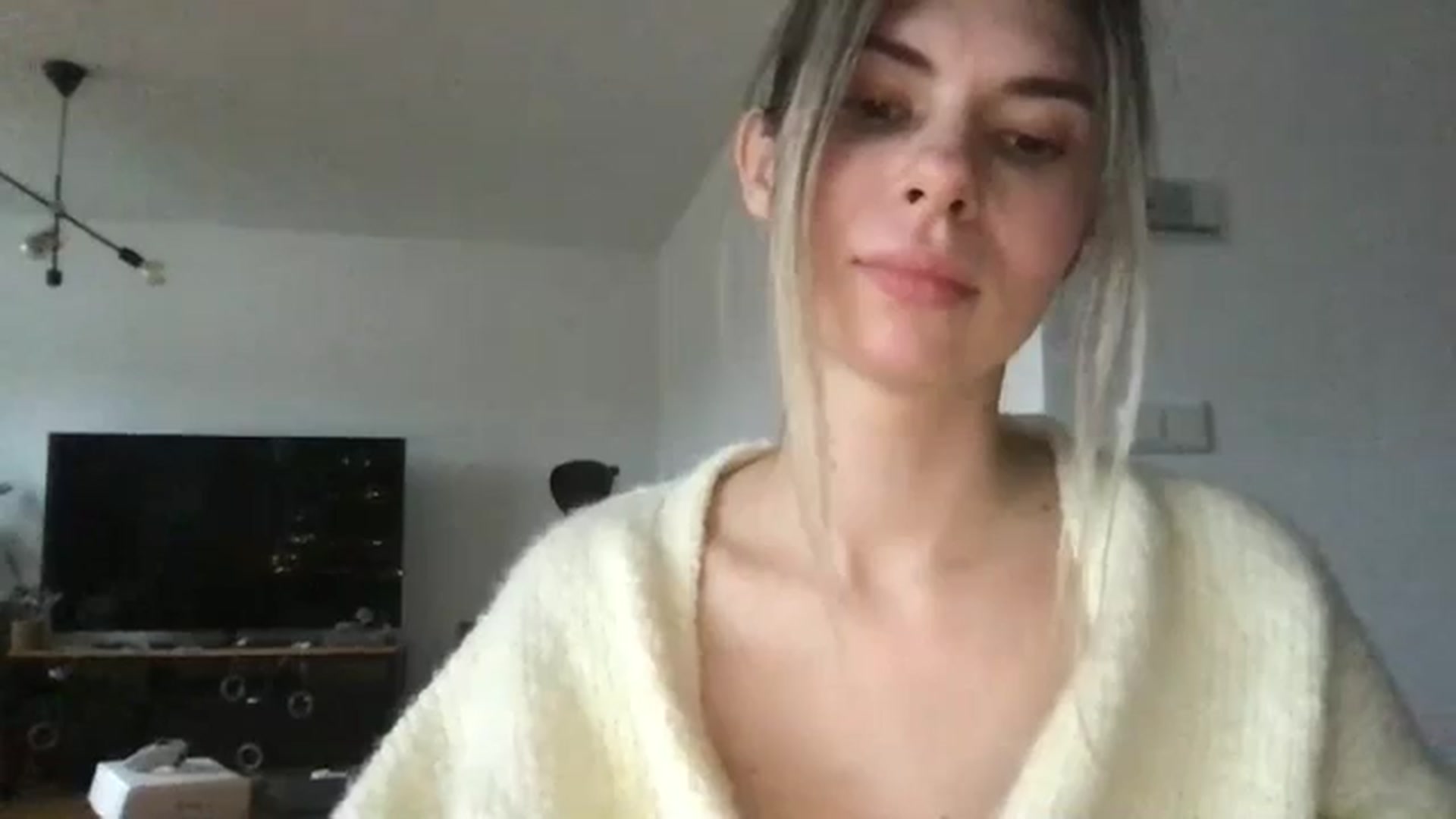Gallery image thumbnail from neverinmylife's myfreecams stream on, 12/16/2024, 14:40 image 6 of 20