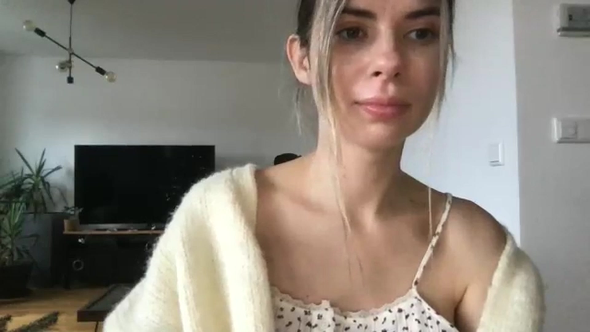 Gallery image thumbnail from neverinmylife's myfreecams stream on, 12/17/2024, 12:10 image 2 of 20