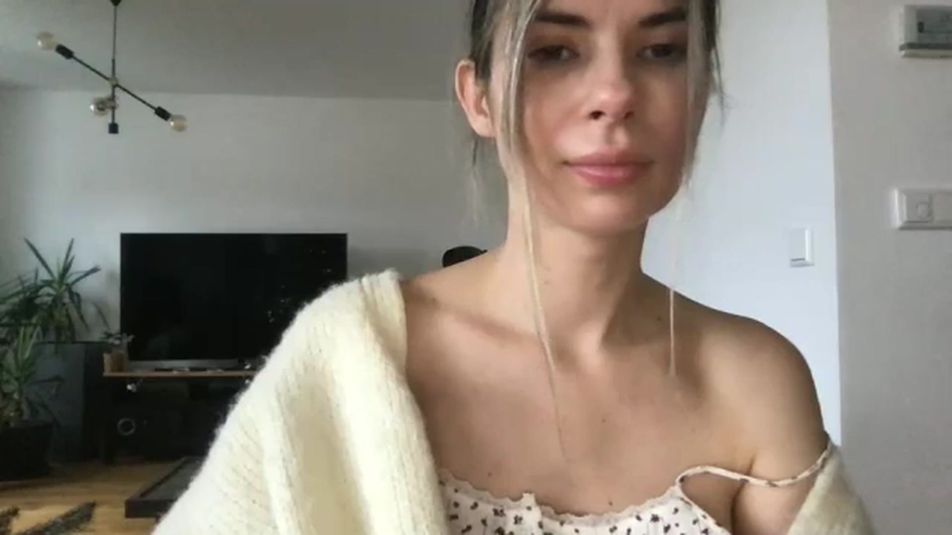 Gallery image thumbnail from neverinmylife's myfreecams stream on, 12/17/2024, 12:10 image 9 of 20