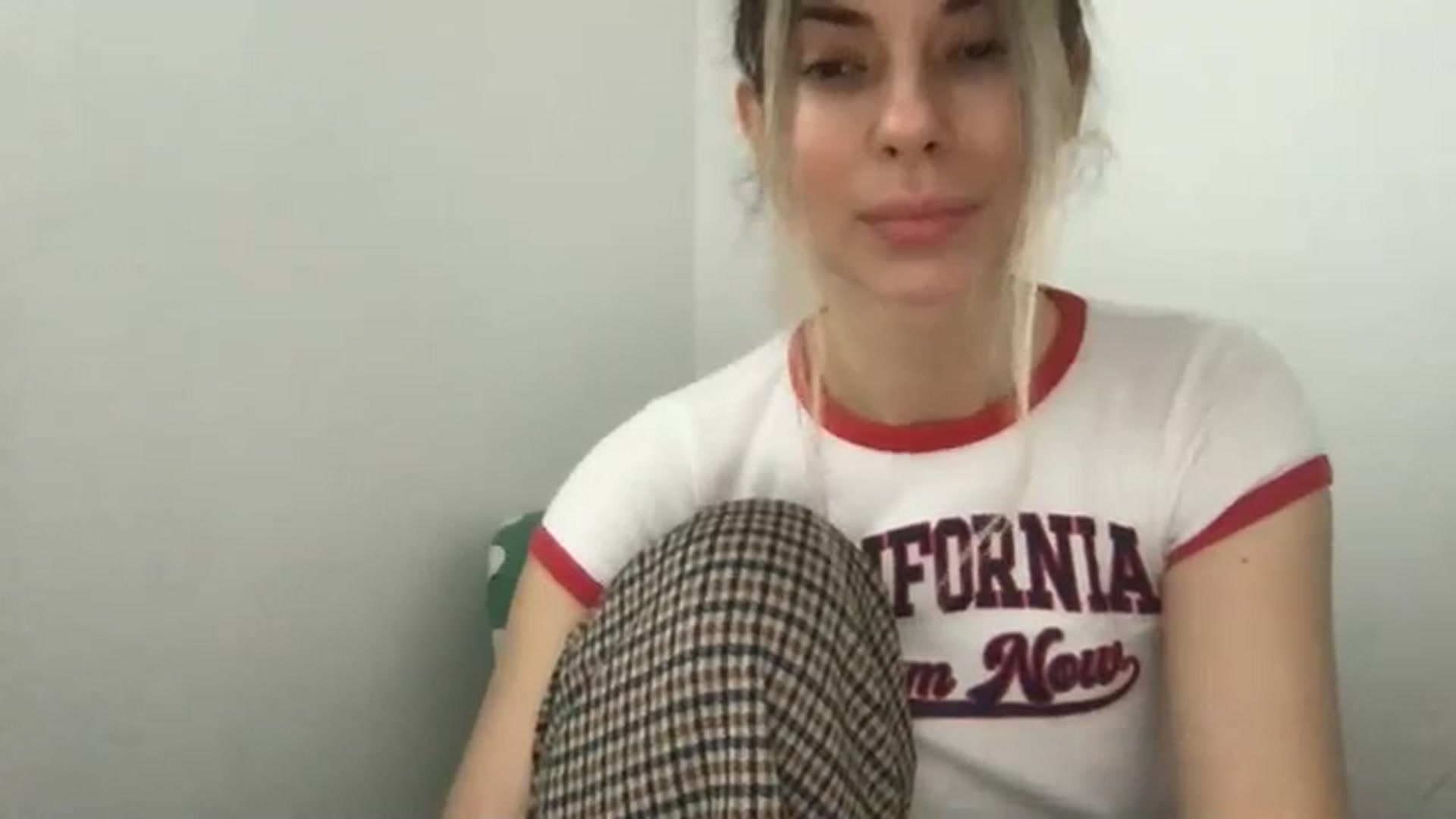 Gallery image thumbnail from neverinmylife's myfreecams stream on, 12/31/2024, 11:50 image 18 of 20
