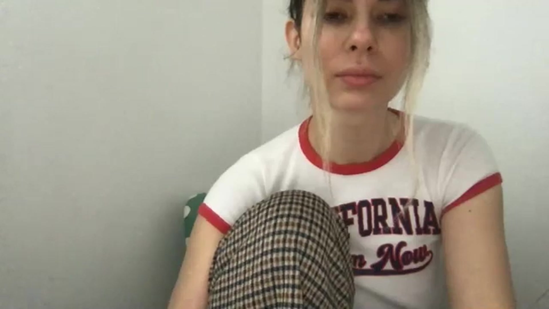 Gallery image thumbnail from neverinmylife's myfreecams stream on, 12/31/2024, 11:50 image 19 of 20