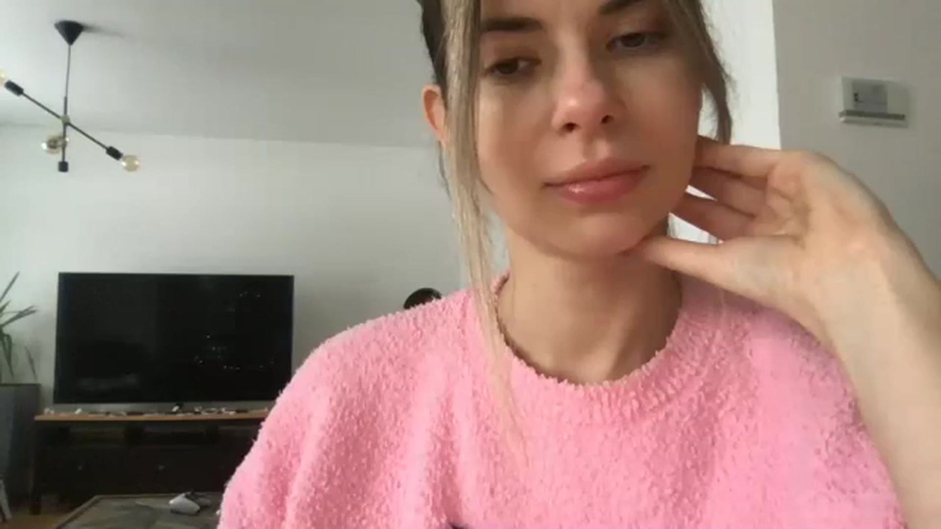 Gallery image thumbnail from neverinmylife's myfreecams stream on, 01/05/2025, 12:14 image 10 of 20