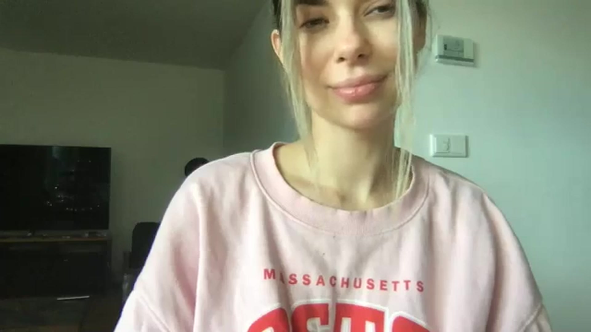 Gallery image thumbnail from neverinmylife's myfreecams stream on, 01/10/2025, 11:26 image 18 of 20