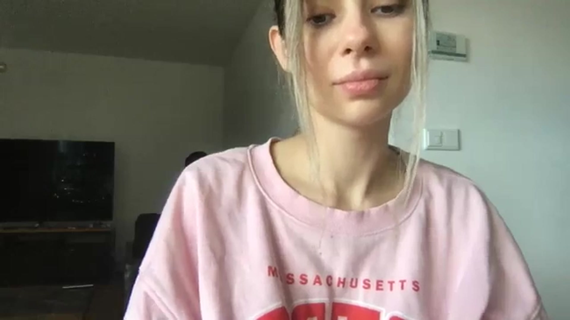 Gallery image thumbnail from neverinmylife's myfreecams stream on, 01/10/2025, 11:26 image 19 of 20