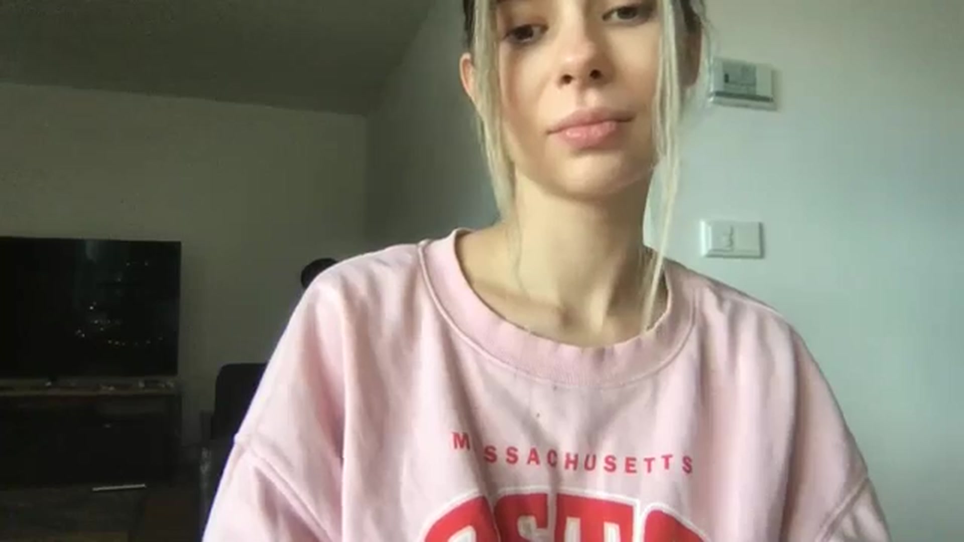Gallery image thumbnail from neverinmylife's myfreecams stream on, 01/10/2025, 11:26 image 16 of 20