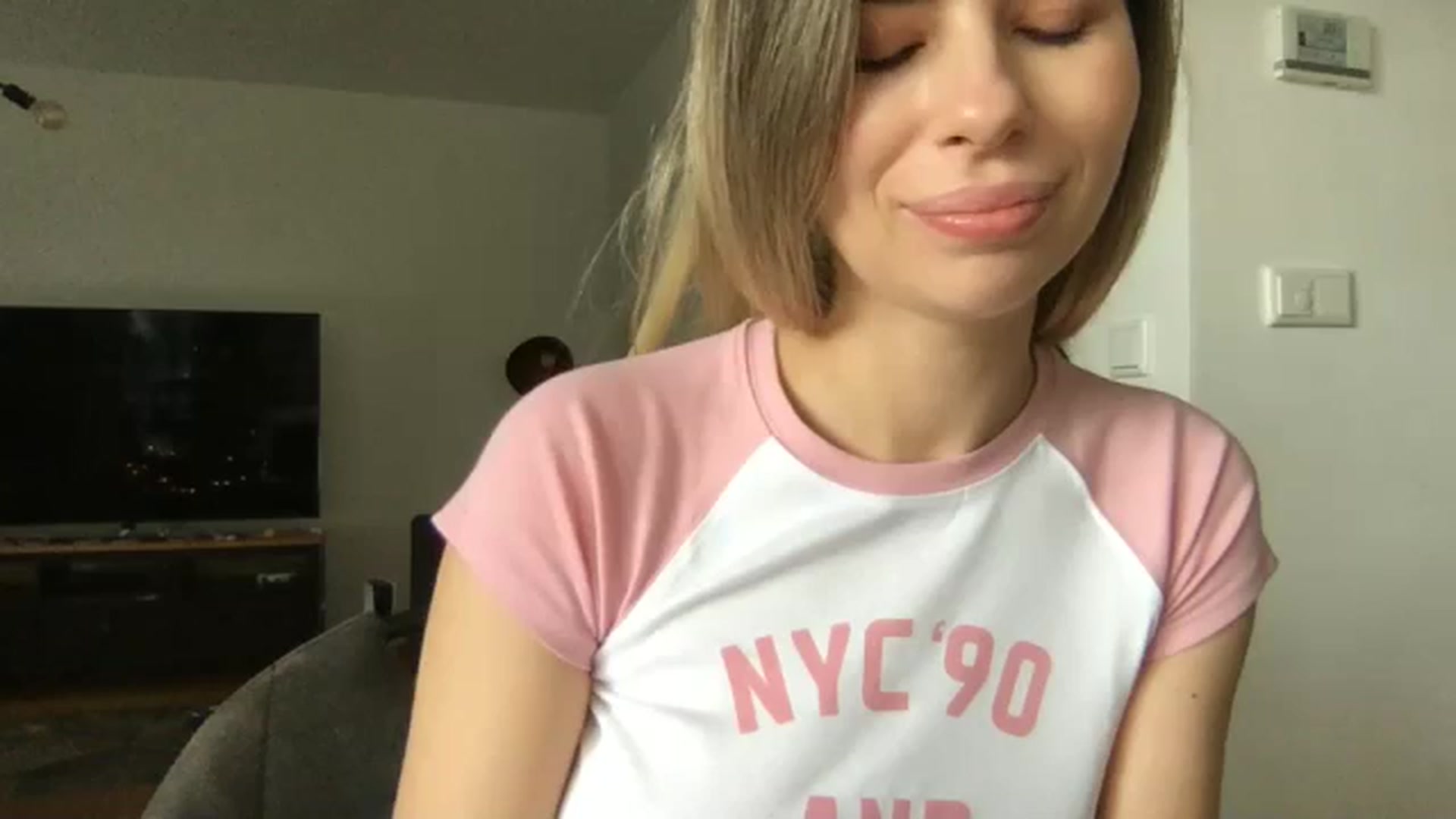 Gallery image thumbnail from neverinmylife's myfreecams stream on, 02/04/2025, 14:04 image 2 of 20