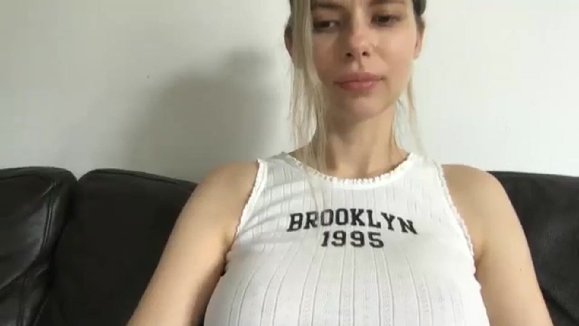 Gallery image thumbnail from neverinmylife's myfreecams stream on, 04/02/2025, 12:23 image 2 of 20