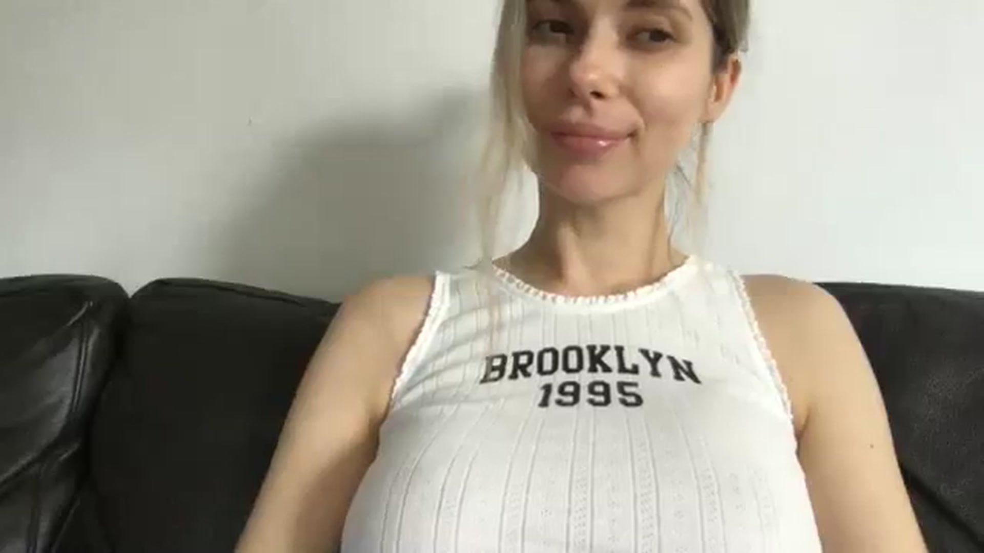 Gallery image thumbnail from neverinmylife's myfreecams stream on, 04/02/2025, 12:23 image 6 of 20
