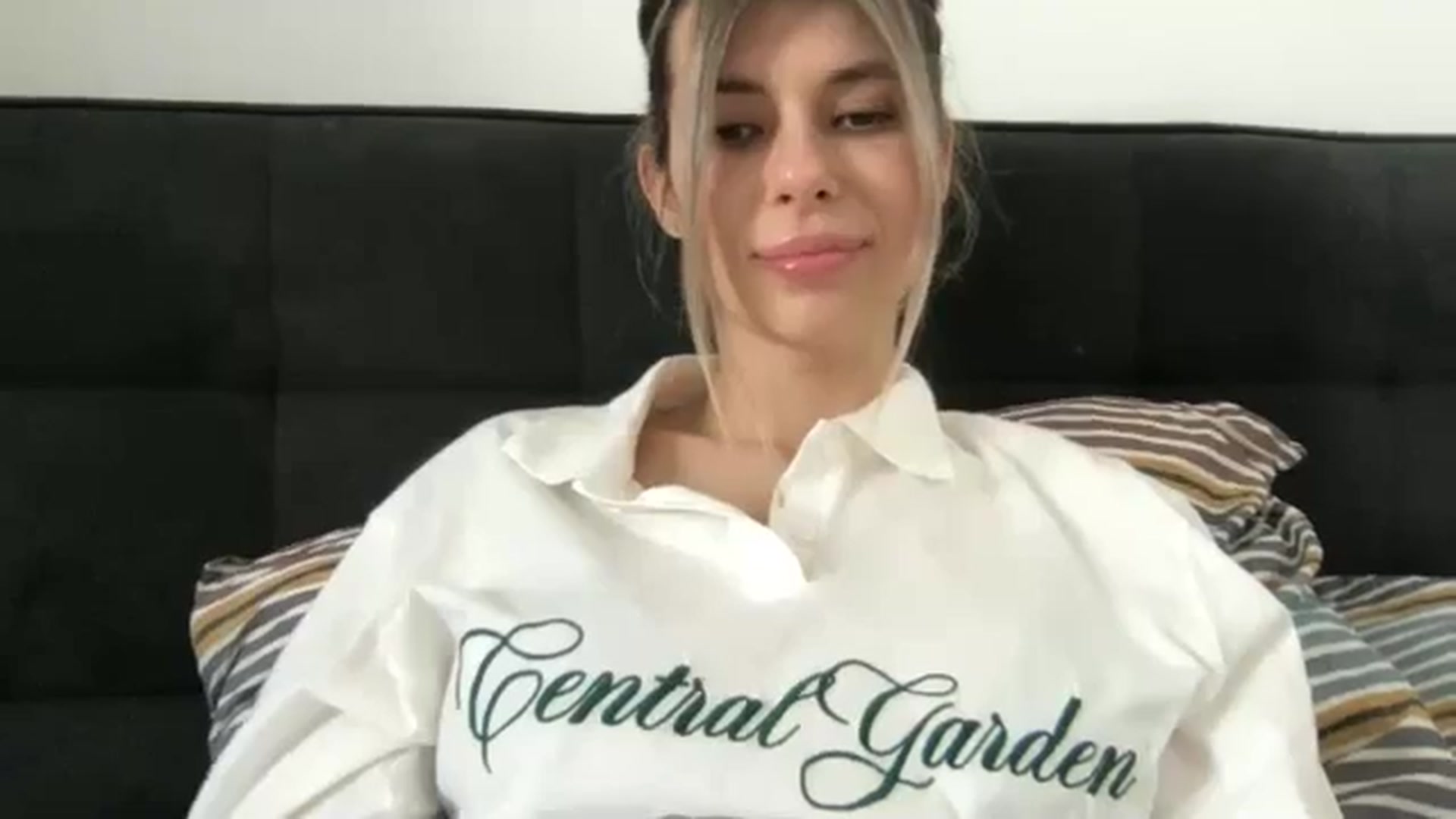 Gallery image thumbnail from neverinmylife's myfreecams stream on, 04/05/2025, 12:55 image 6 of 20