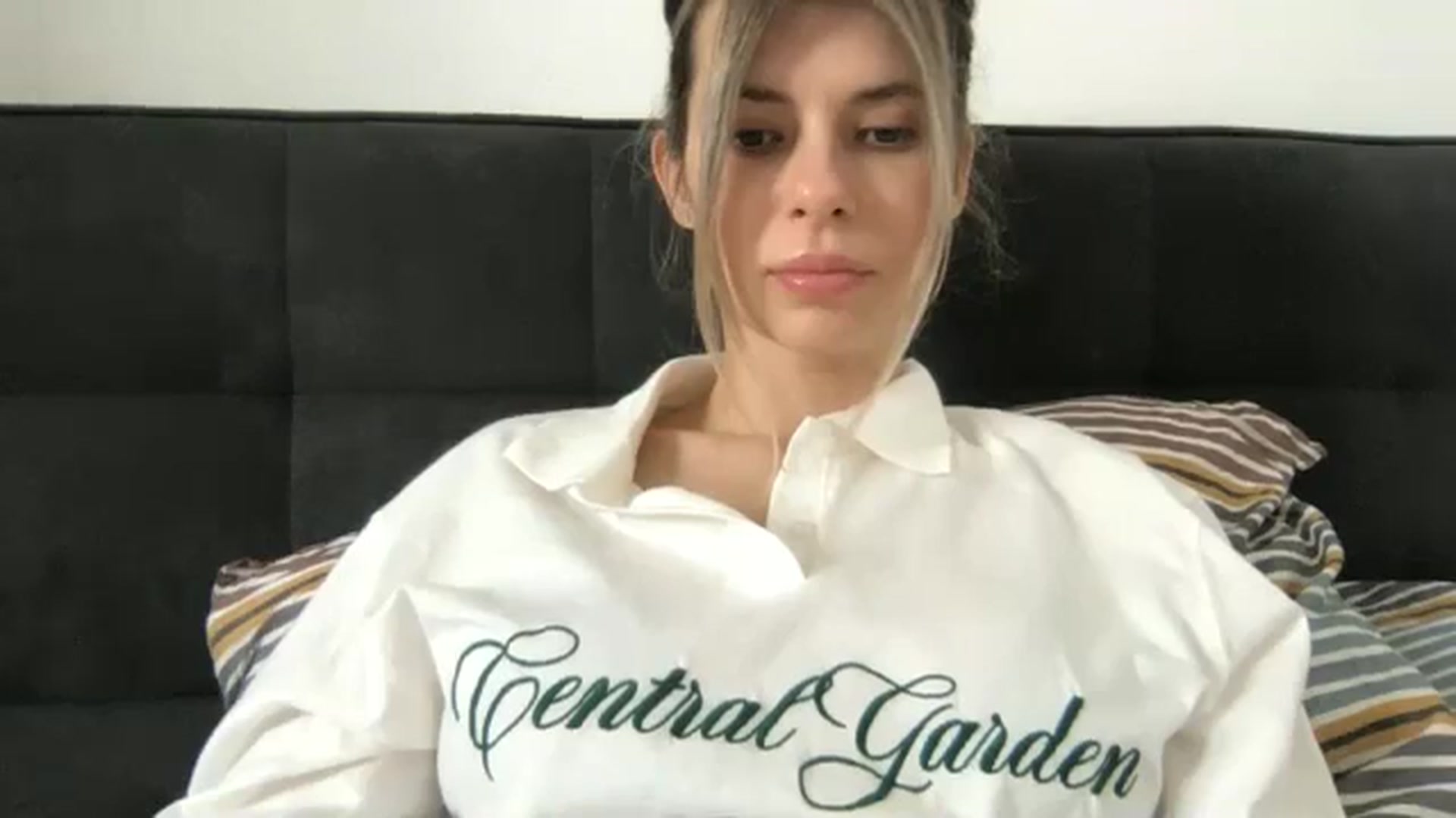 Gallery image thumbnail from neverinmylife's myfreecams stream on, 04/05/2025, 12:55 image 3 of 20