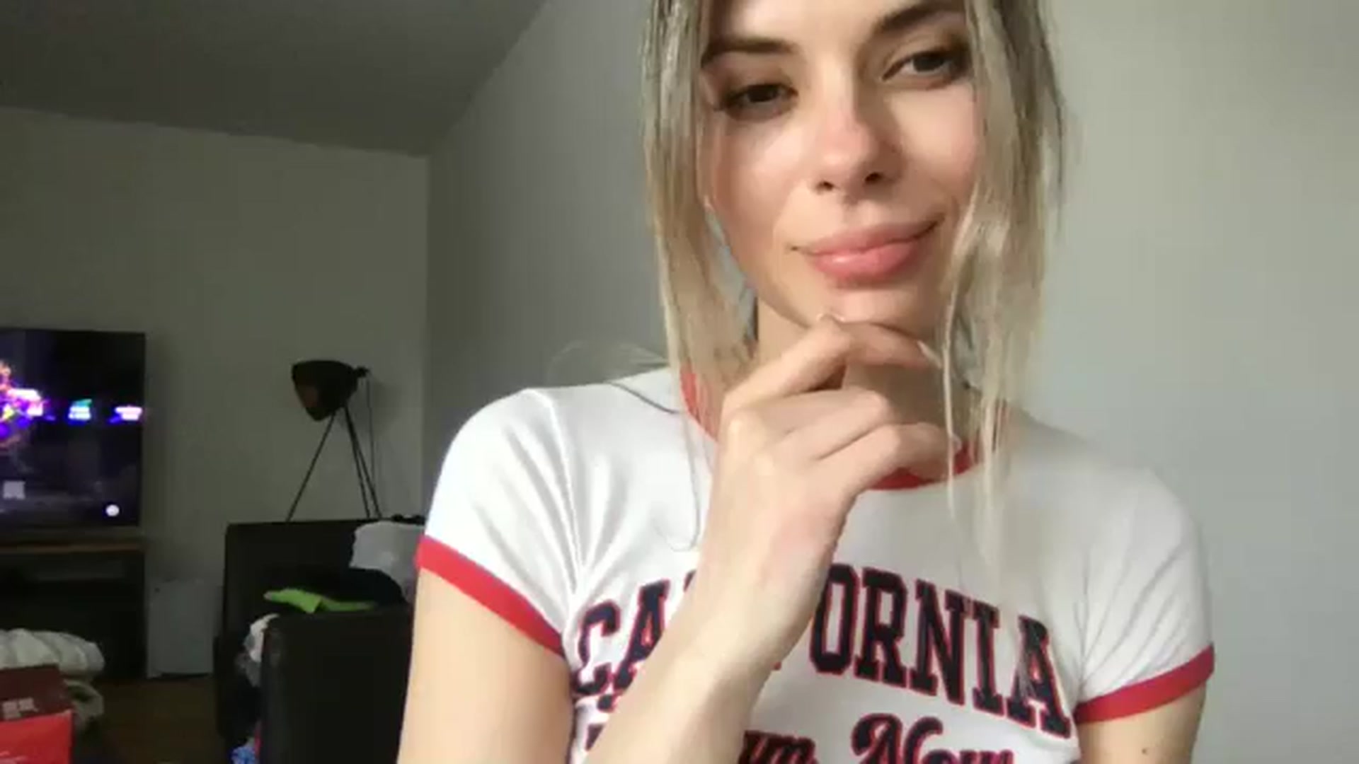 Gallery image thumbnail from neverinmylife's myfreecams stream on, 04/13/2025, 13:15 image 14 of 20