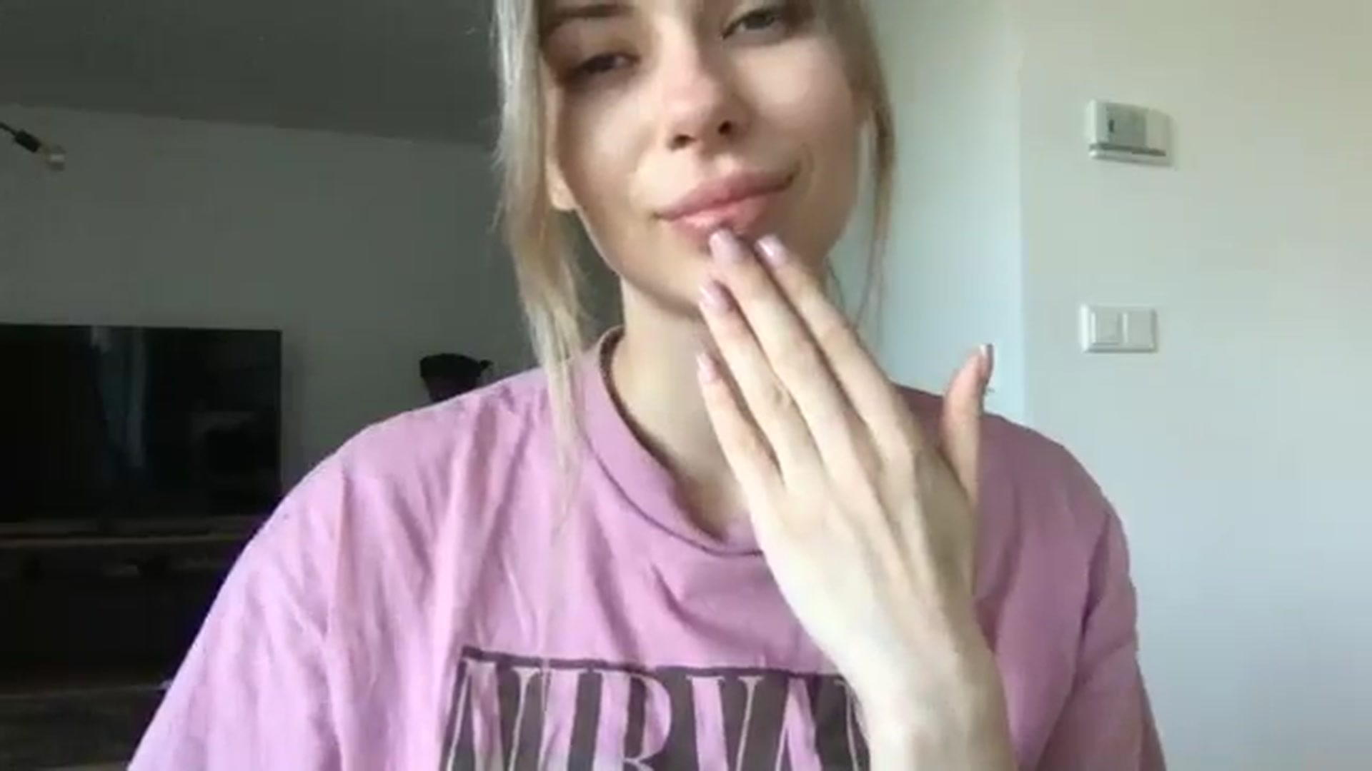 Gallery image thumbnail from neverinmylife's myfreecams stream on, 04/28/2025, 08:00 image 6 of 20