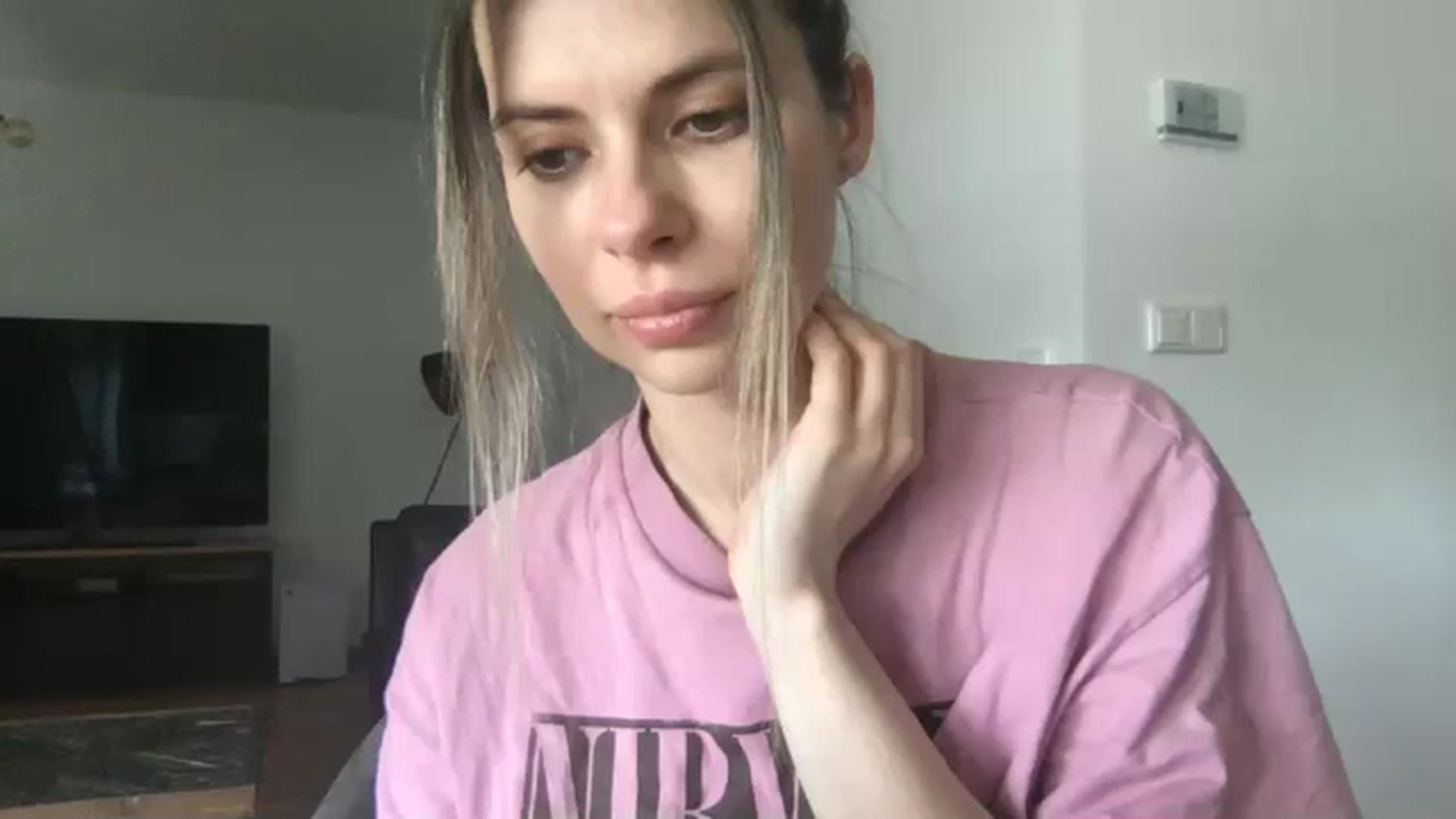 Gallery image thumbnail from neverinmylife's myfreecams stream on, 04/29/2025, 12:33 image 19 of 20