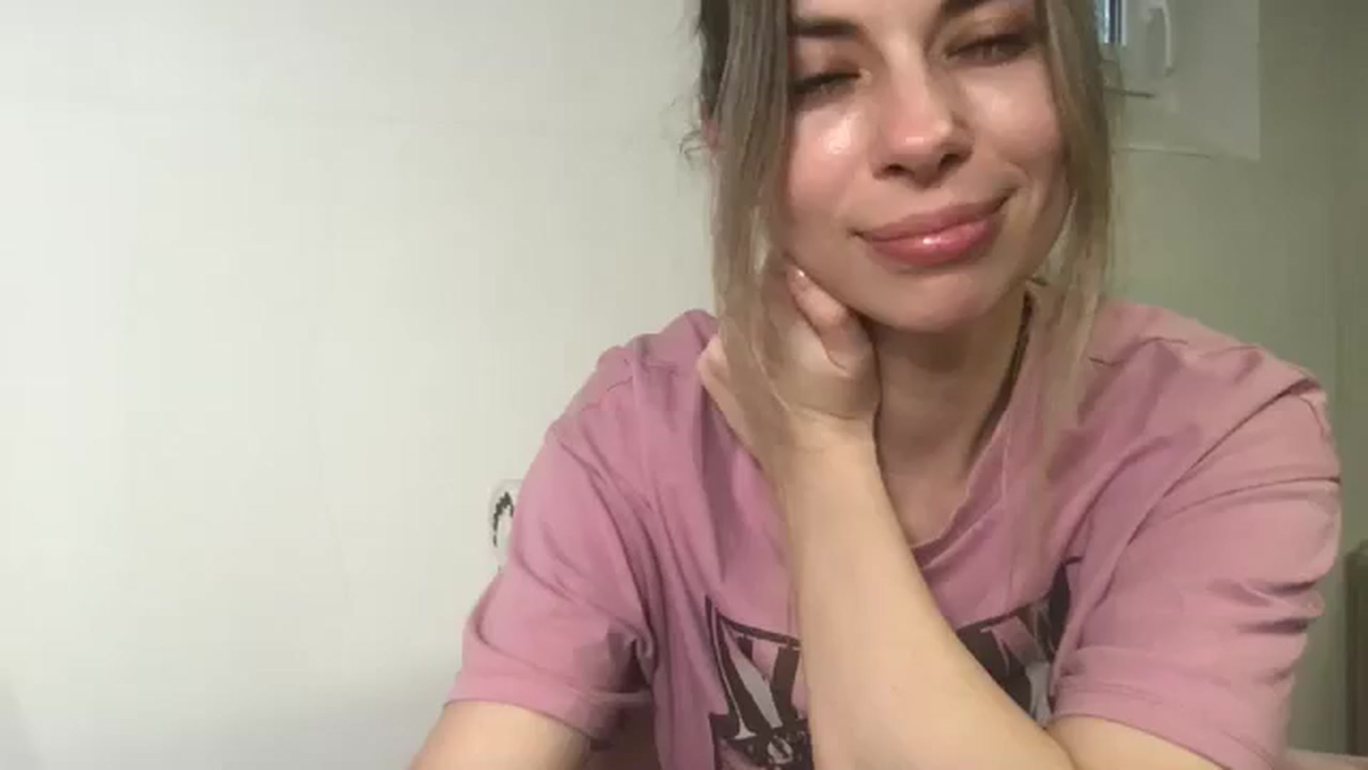 Gallery image thumbnail from neverinmylife's myfreecams stream on, 05/01/2025, 12:20 image 1 of 20