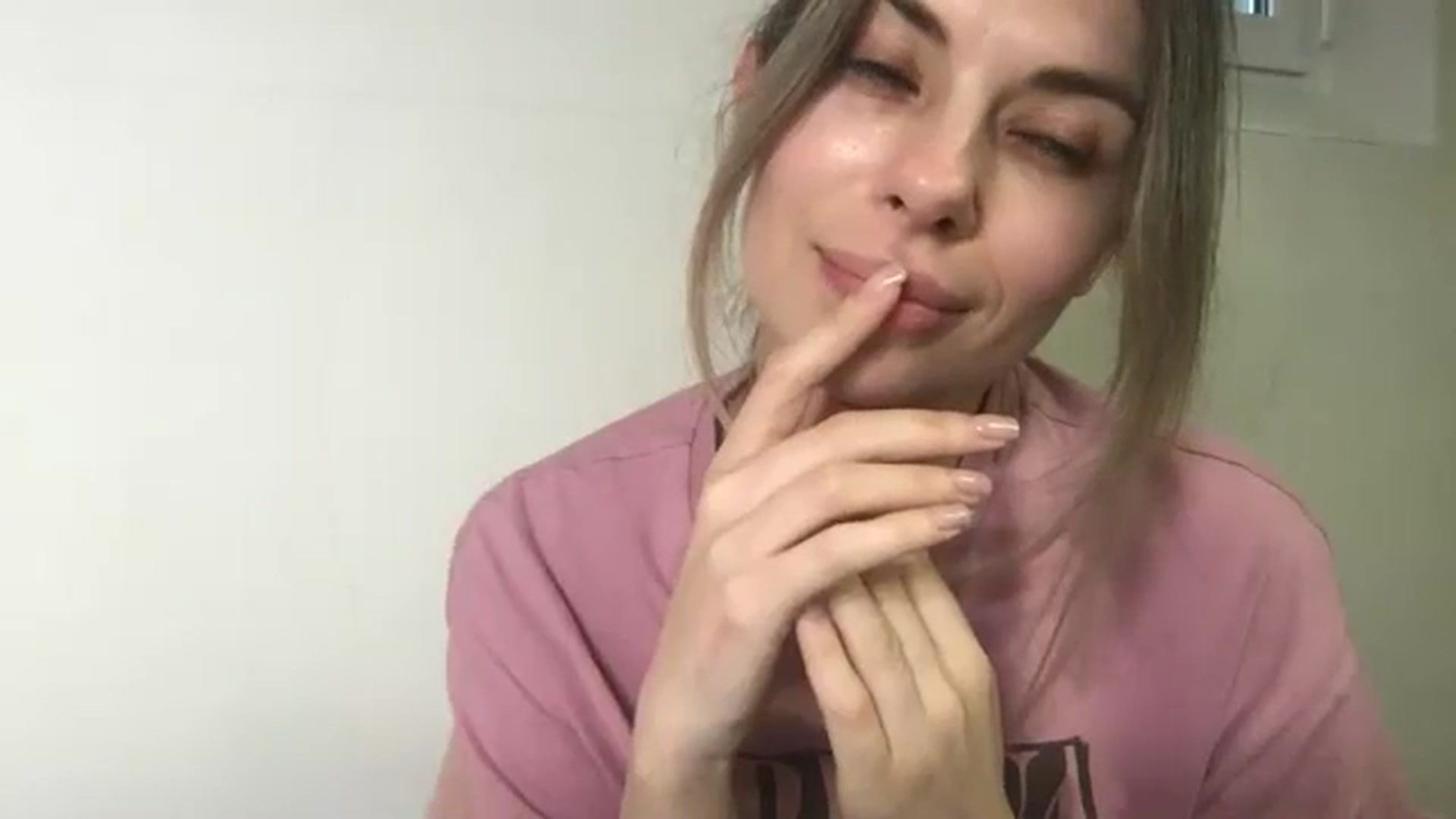 Gallery image thumbnail from neverinmylife's myfreecams stream on, 05/01/2025, 12:20 image 16 of 20