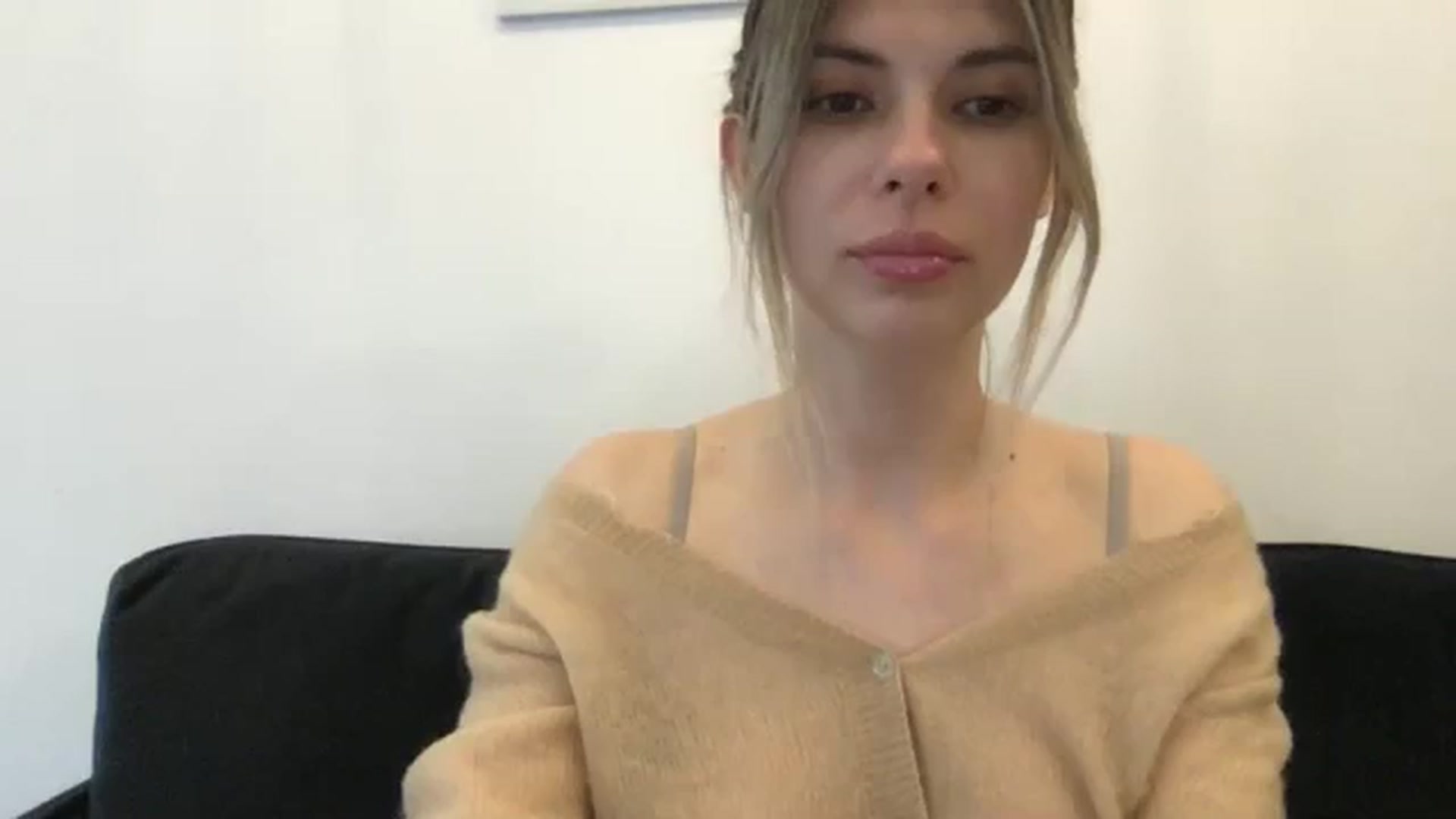 Gallery image thumbnail from neverinmylife's myfreecams stream on, 05/06/2025, 12:14 image 1 of 20