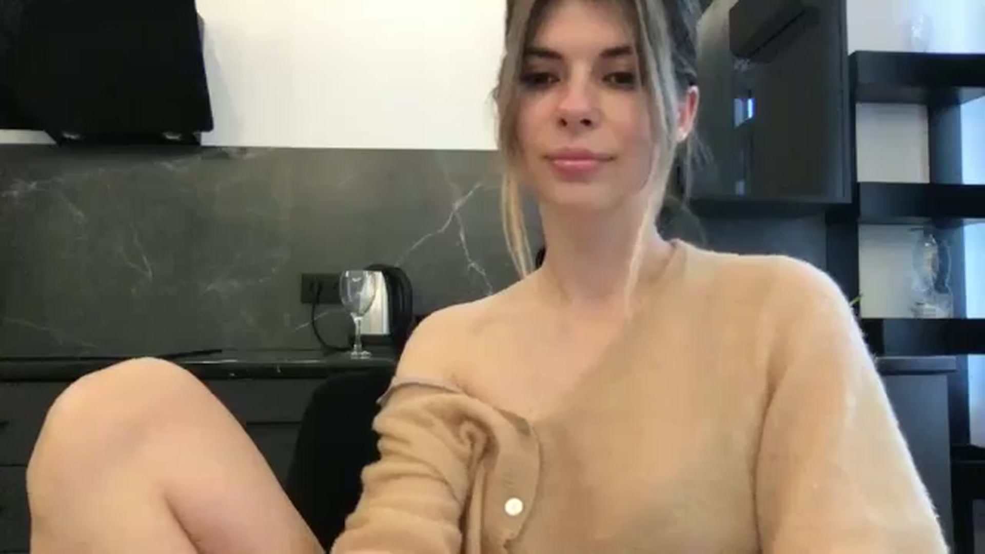 Gallery image thumbnail from neverinmylife's myfreecams stream on, 05/06/2025, 12:14 image 8 of 20