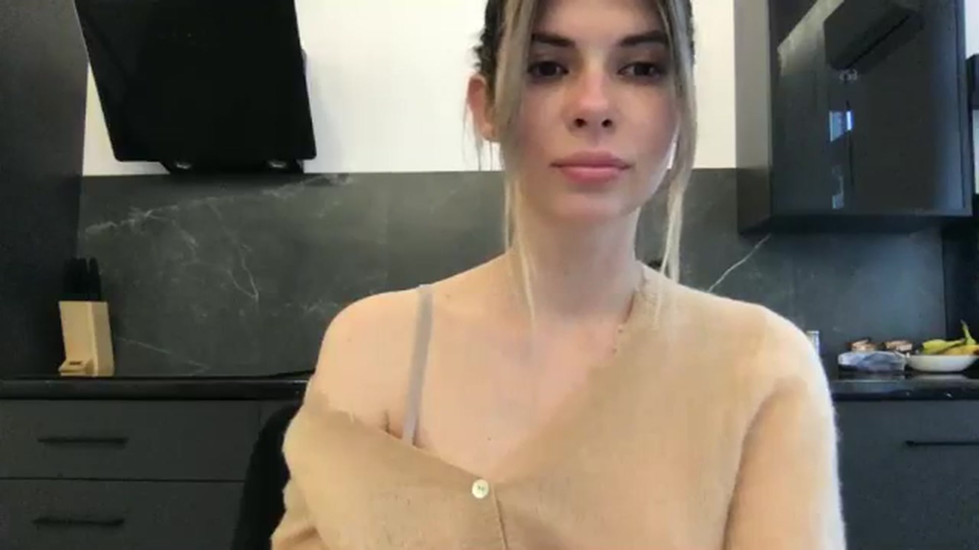 Gallery image thumbnail from neverinmylife's myfreecams stream on, 05/06/2025, 12:14 image 15 of 20