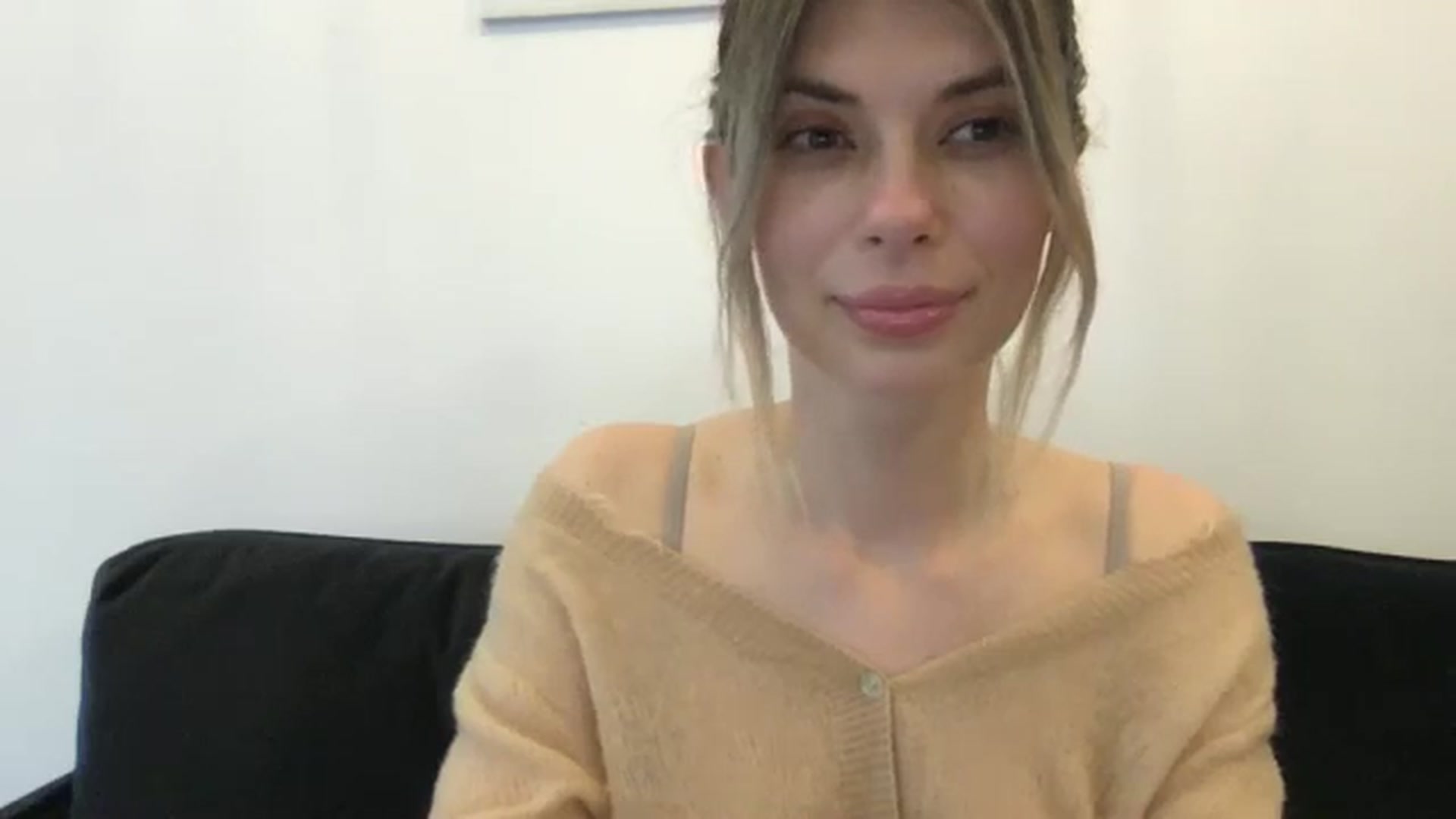 Gallery image thumbnail from neverinmylife's myfreecams stream on, 05/06/2025, 12:14 image 2 of 20
