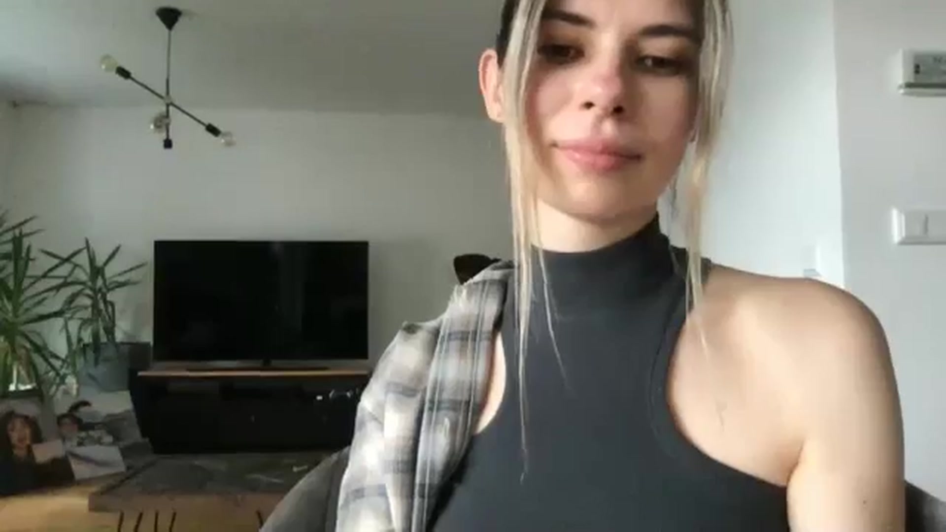 Gallery image thumbnail from neverinmylife's myfreecams stream on, 05/16/2025, 15:00 image 4 of 20