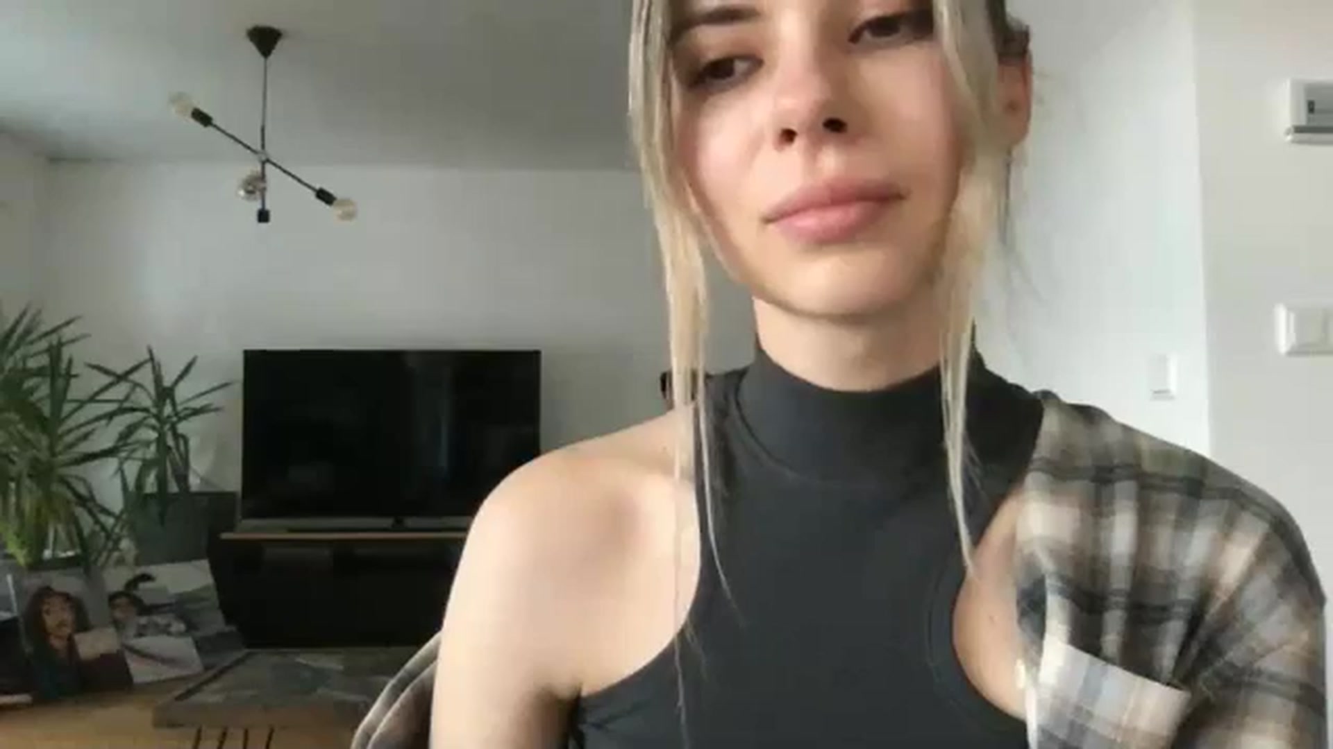Gallery image thumbnail from neverinmylife's myfreecams stream on, 05/16/2025, 15:00 image 16 of 20