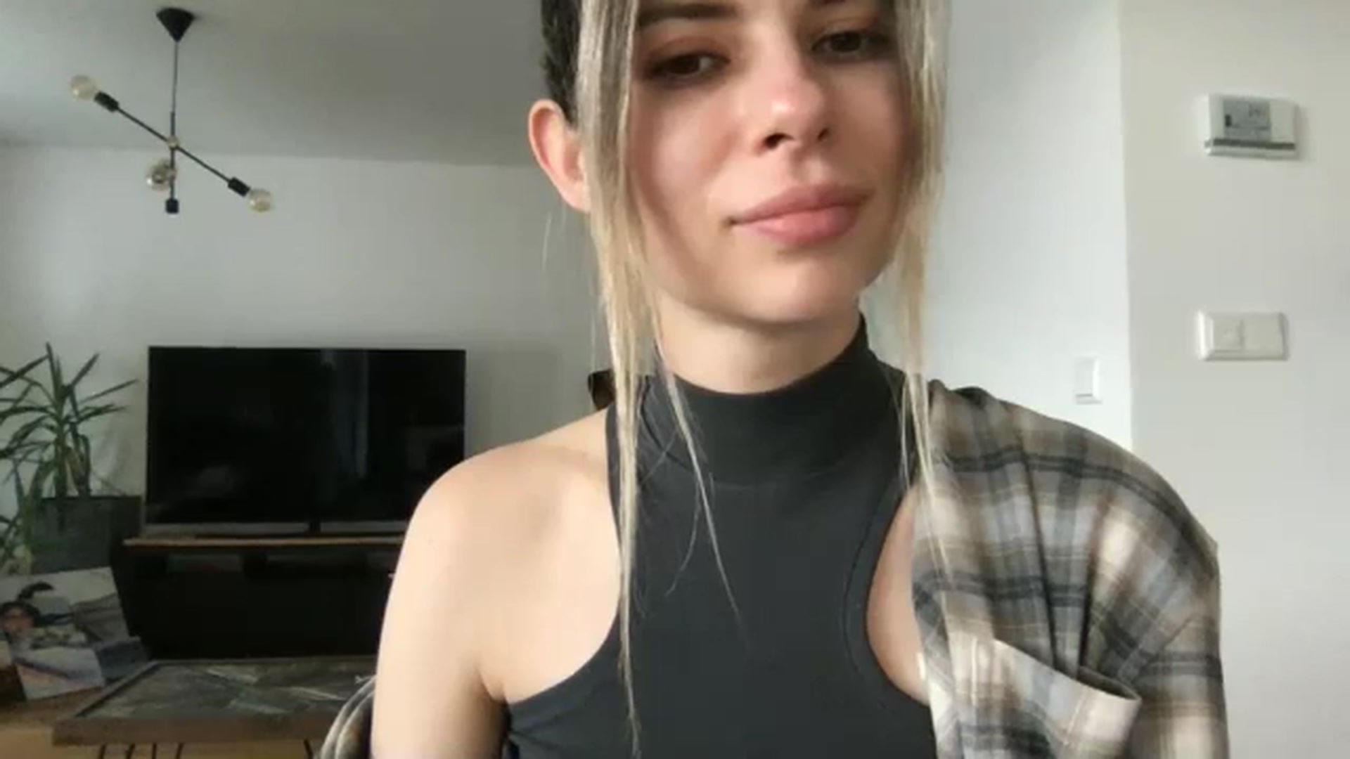 Gallery image thumbnail from neverinmylife's myfreecams stream on, 05/16/2025, 15:00 image 19 of 20