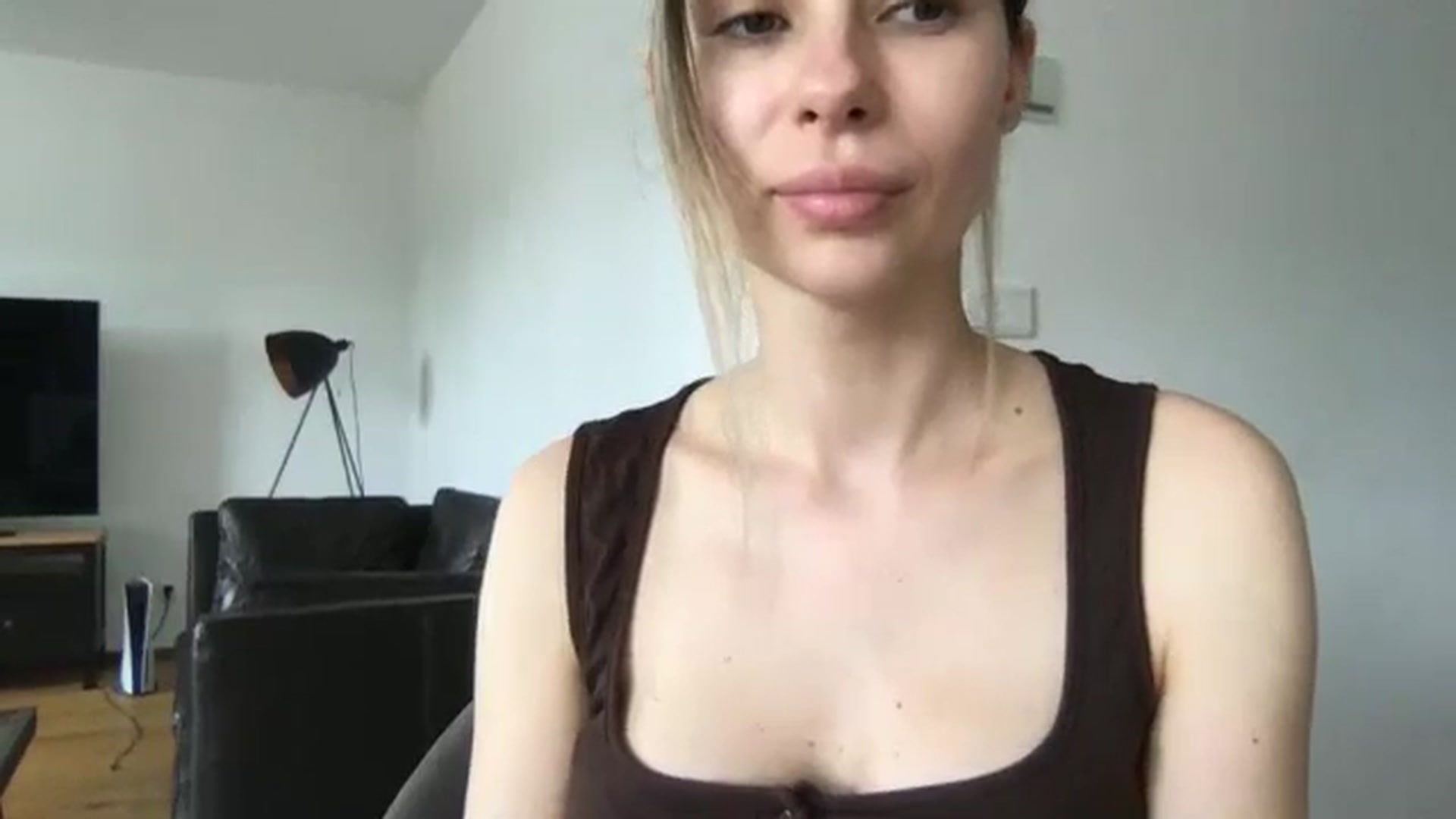 Gallery image thumbnail from neverinmylife's myfreecams stream on, 05/27/2025, 10:28 image 17 of 20
