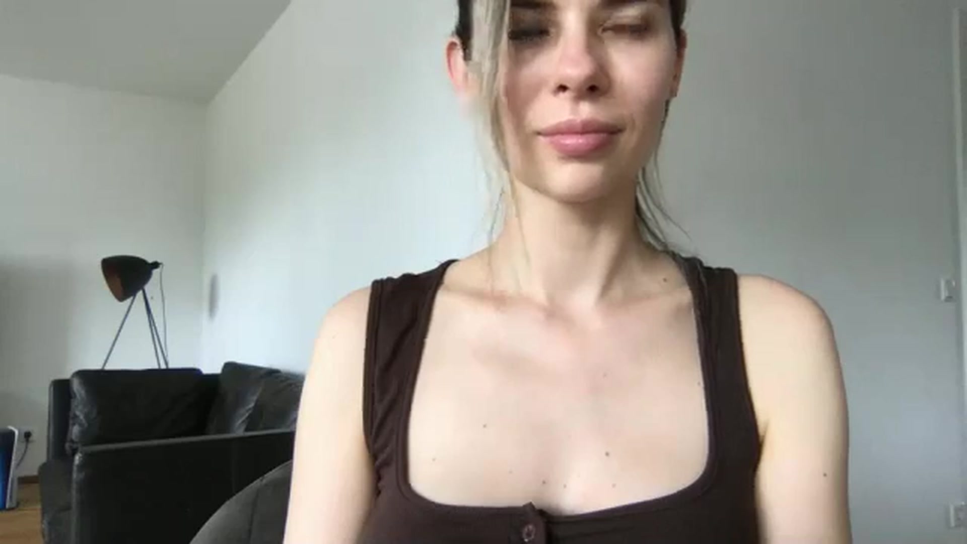Gallery image thumbnail from neverinmylife's myfreecams stream on, 05/28/2025, 13:28 image 9 of 20
