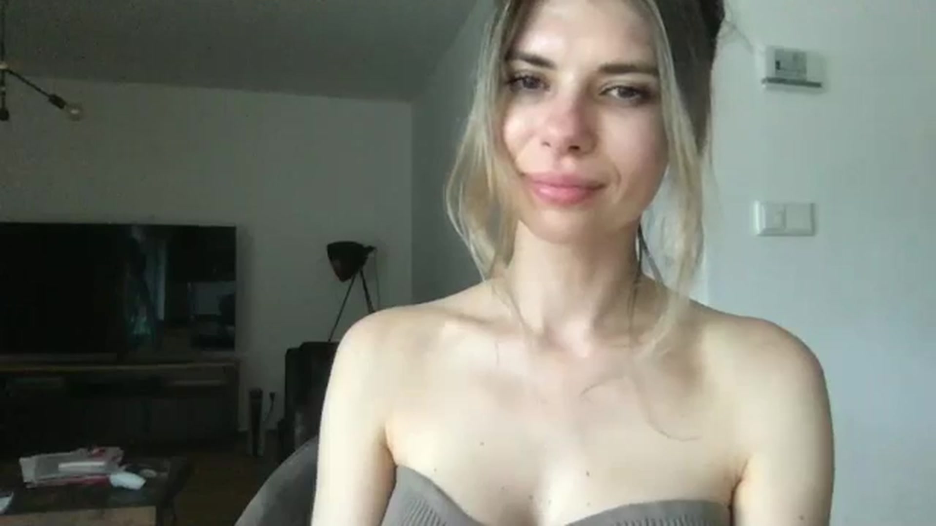 Gallery image thumbnail from neverinmylife's myfreecams stream on, 05/31/2025, 18:30 image 7 of 20