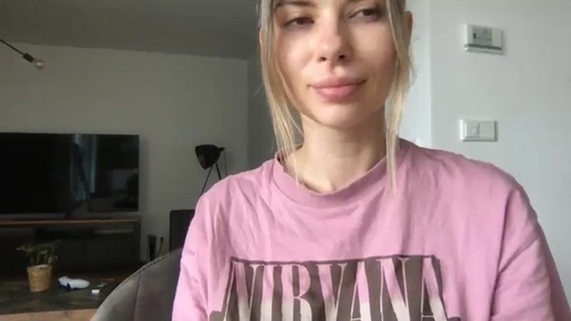Gallery image thumbnail from neverinmylife's myfreecams stream on, 06/04/2025, 11:03 image 2 of 20