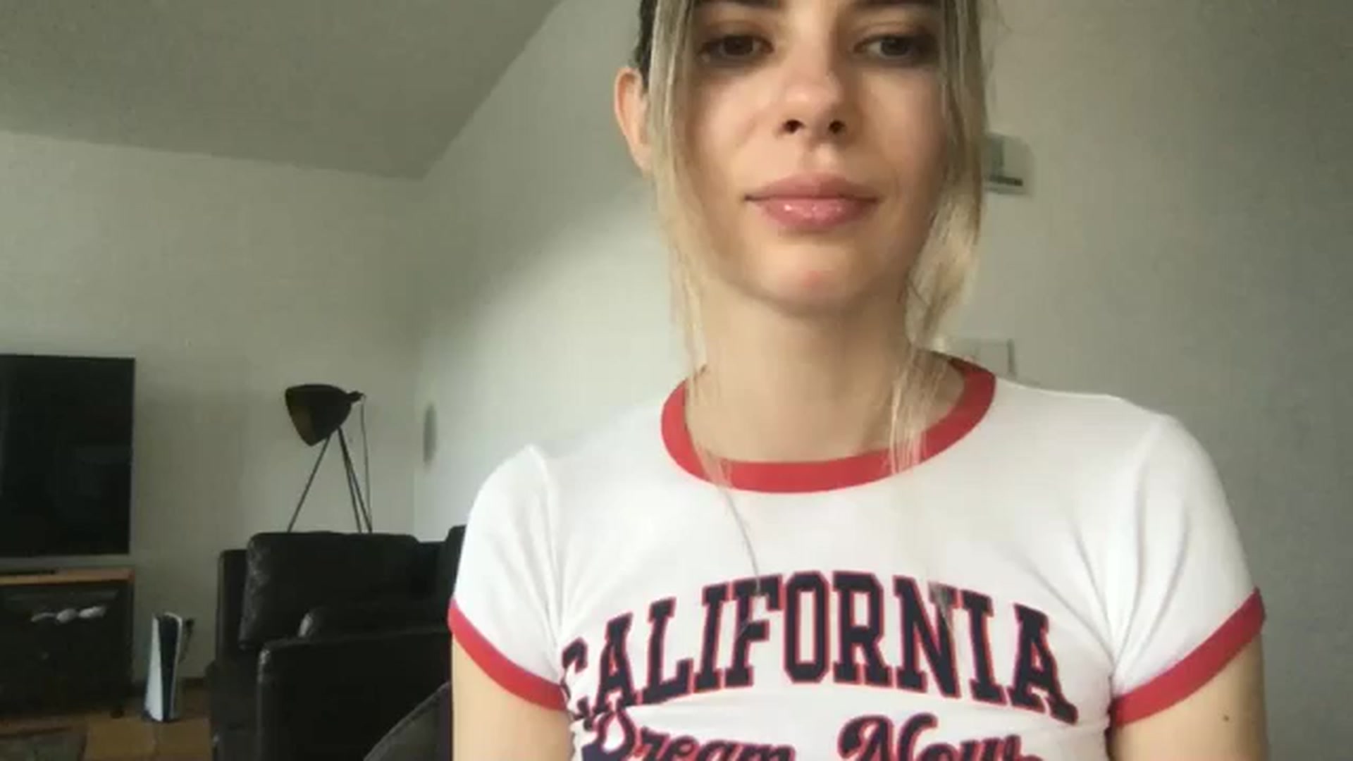 Gallery image thumbnail from neverinmylife's myfreecams stream on, 06/07/2025, 08:12 image 6 of 20