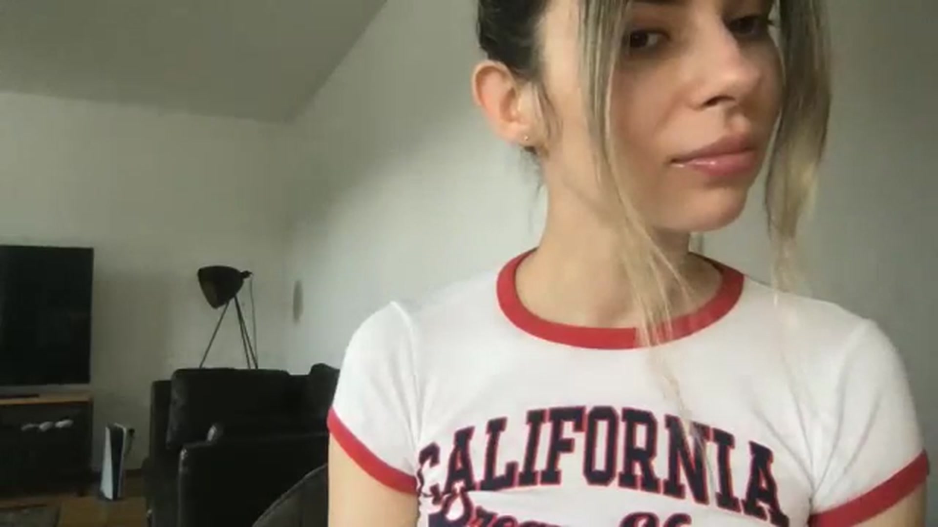 Gallery image thumbnail from neverinmylife's myfreecams stream on, 06/07/2025, 08:12 image 4 of 20